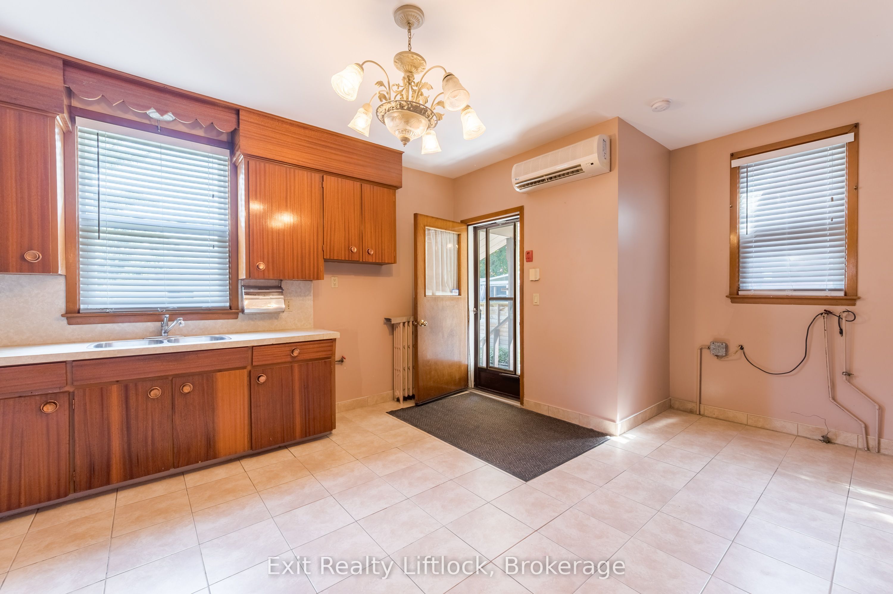 843 Logan Avenue Property Photo 6