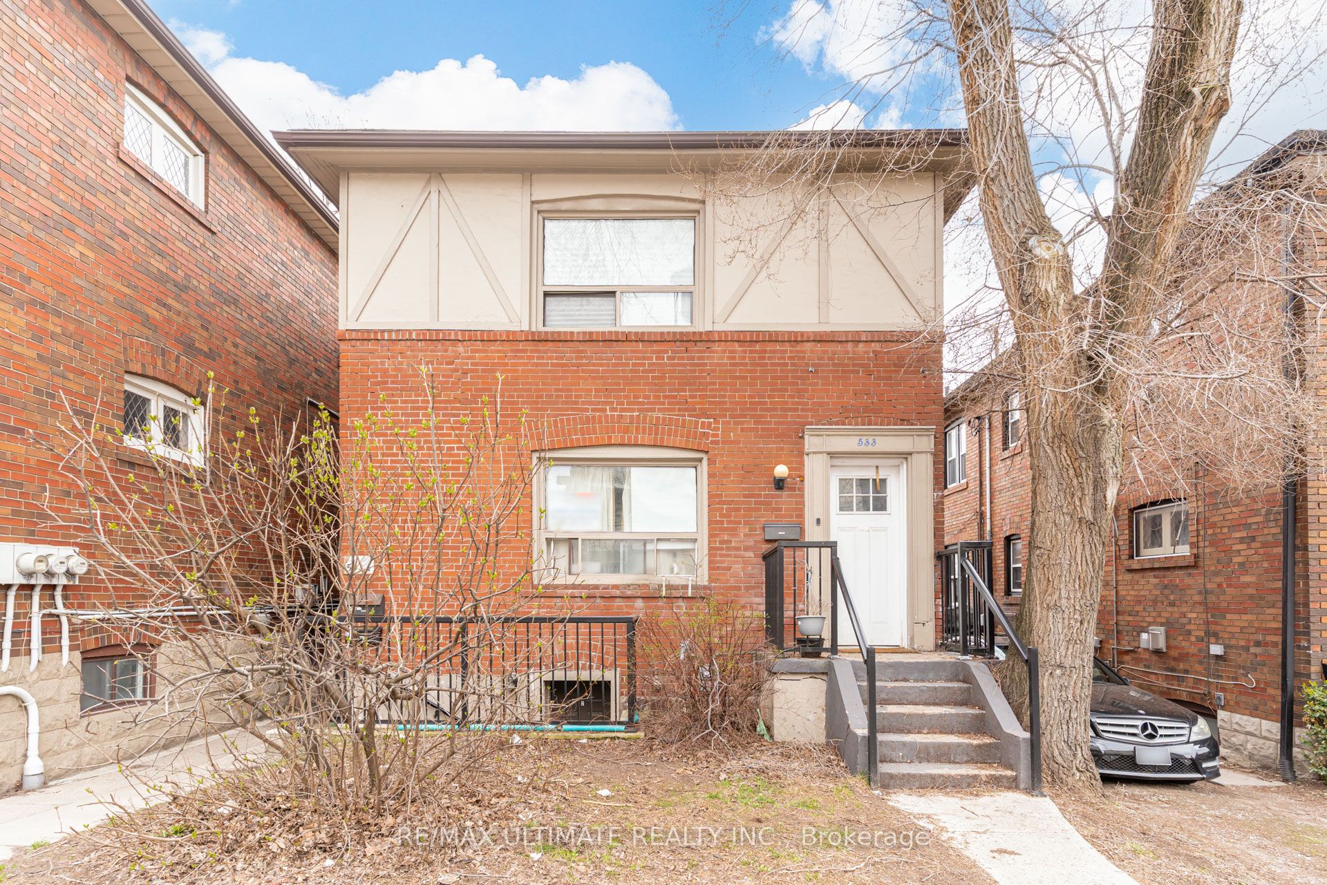 533 Kingston Road Property Photo 2