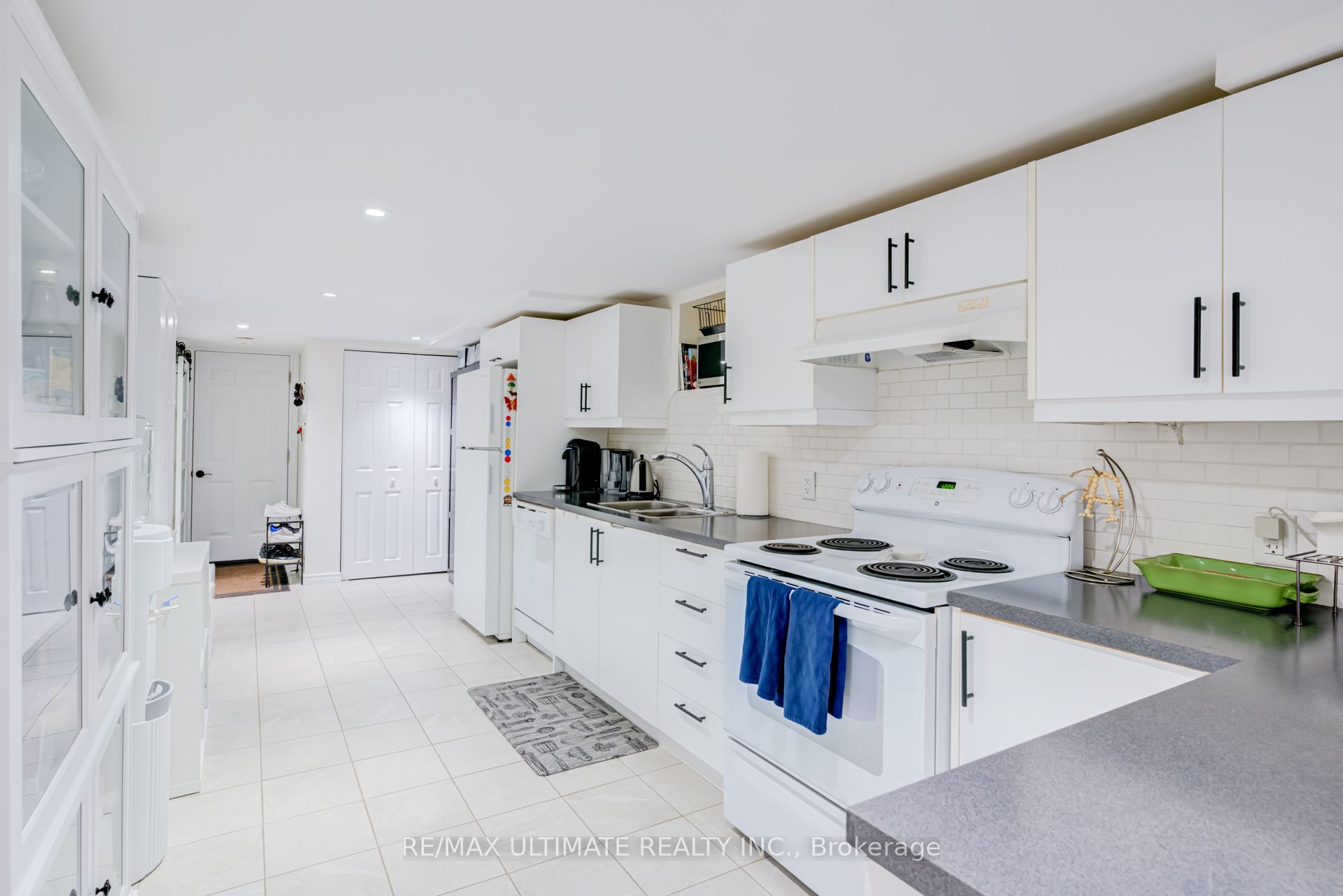 533 Kingston Road Property Photo 9