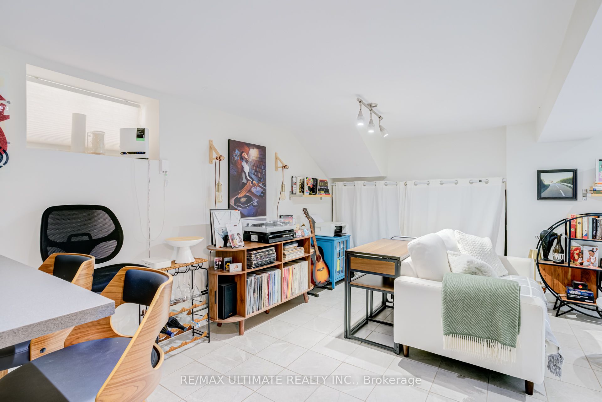 533 Kingston Road Property Photo 12