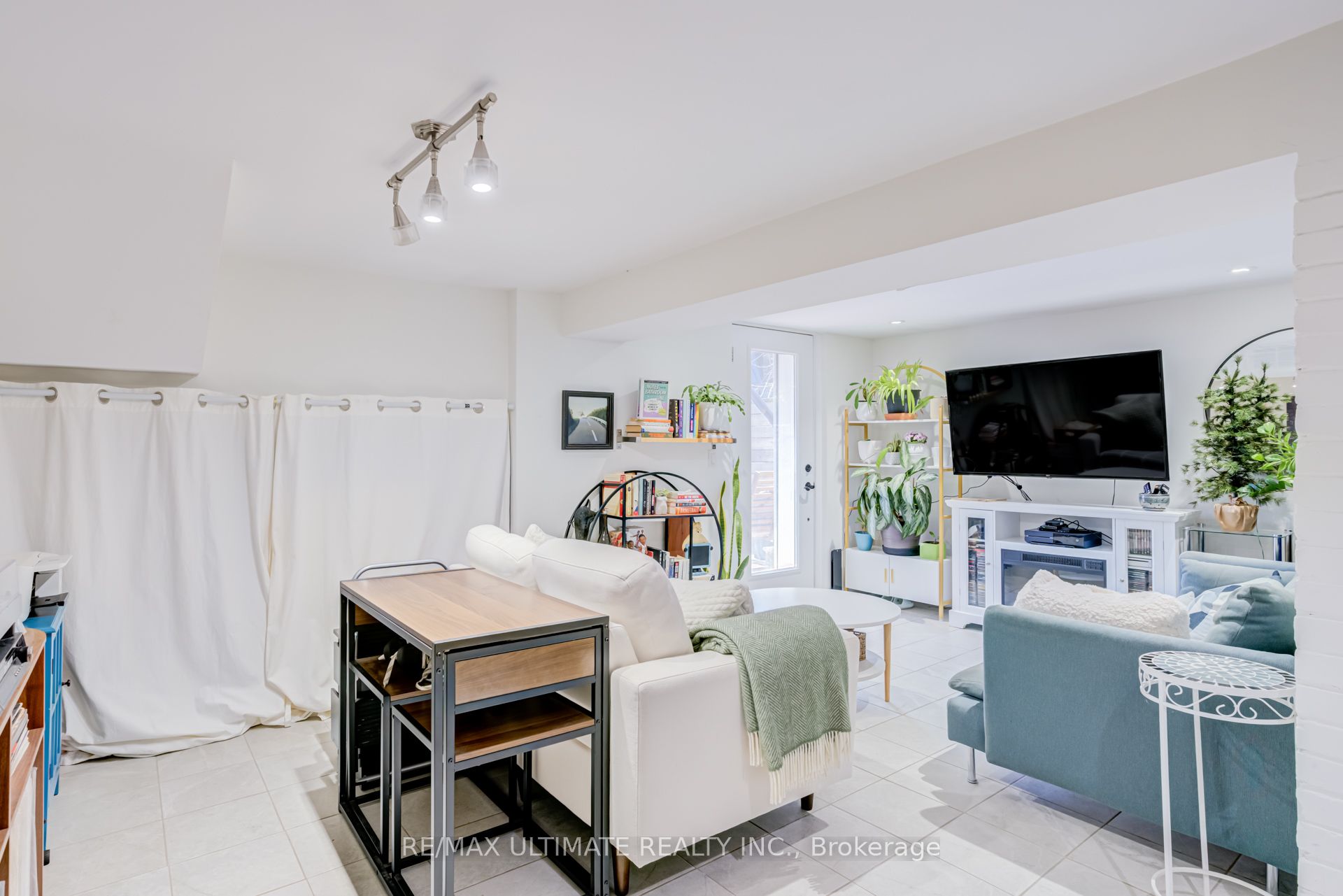 533 Kingston Road Property Photo 13