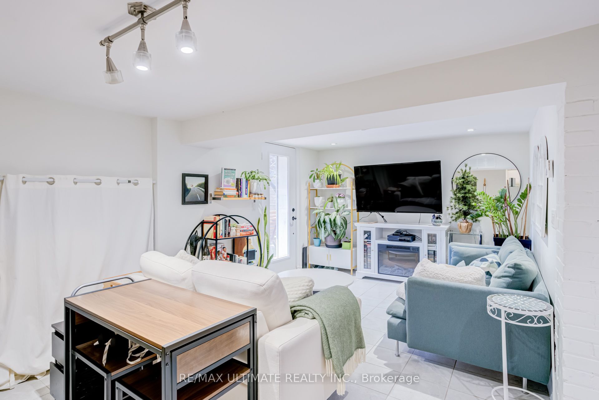 533 Kingston Road Property Photo 16