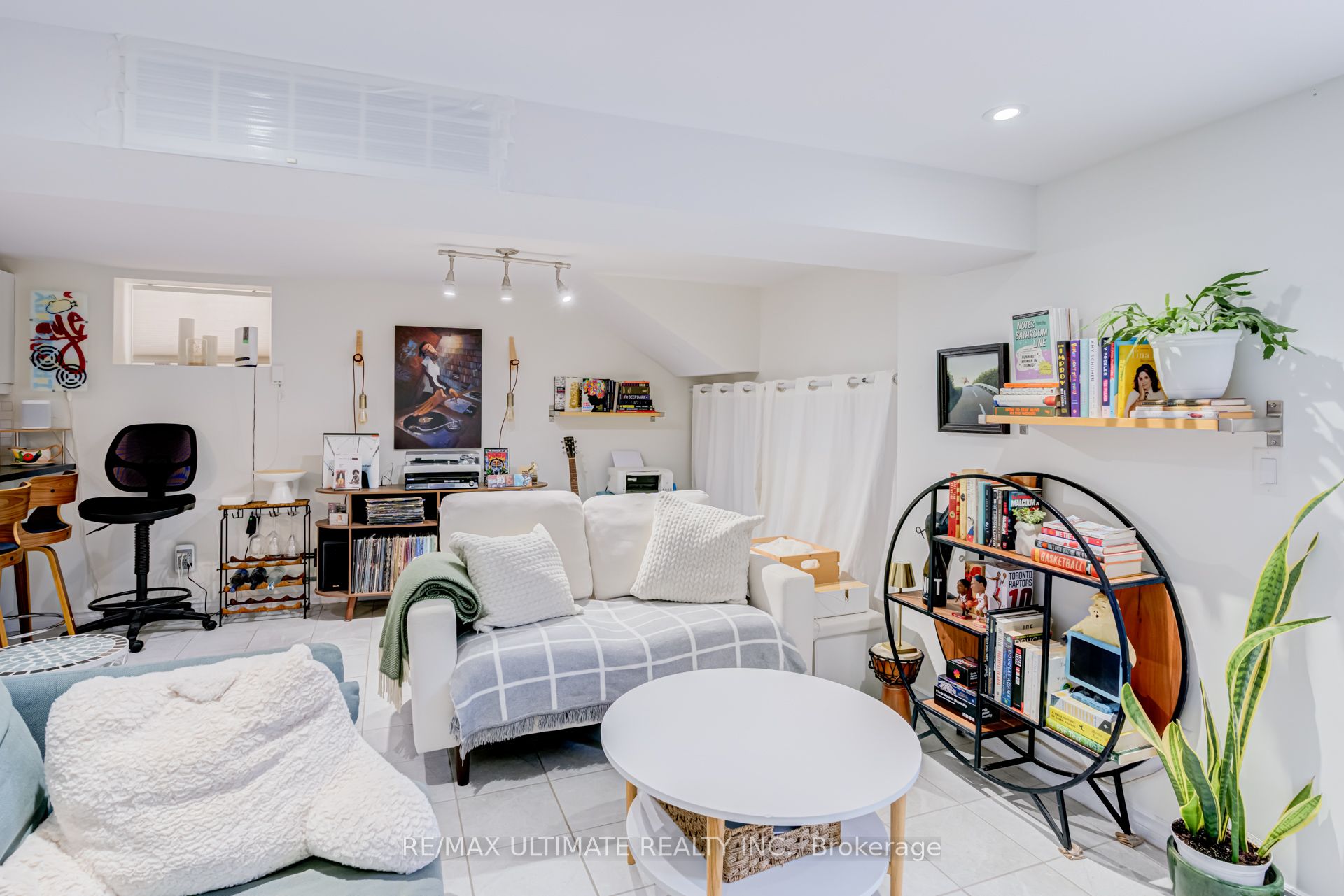 533 Kingston Road Property Photo 19