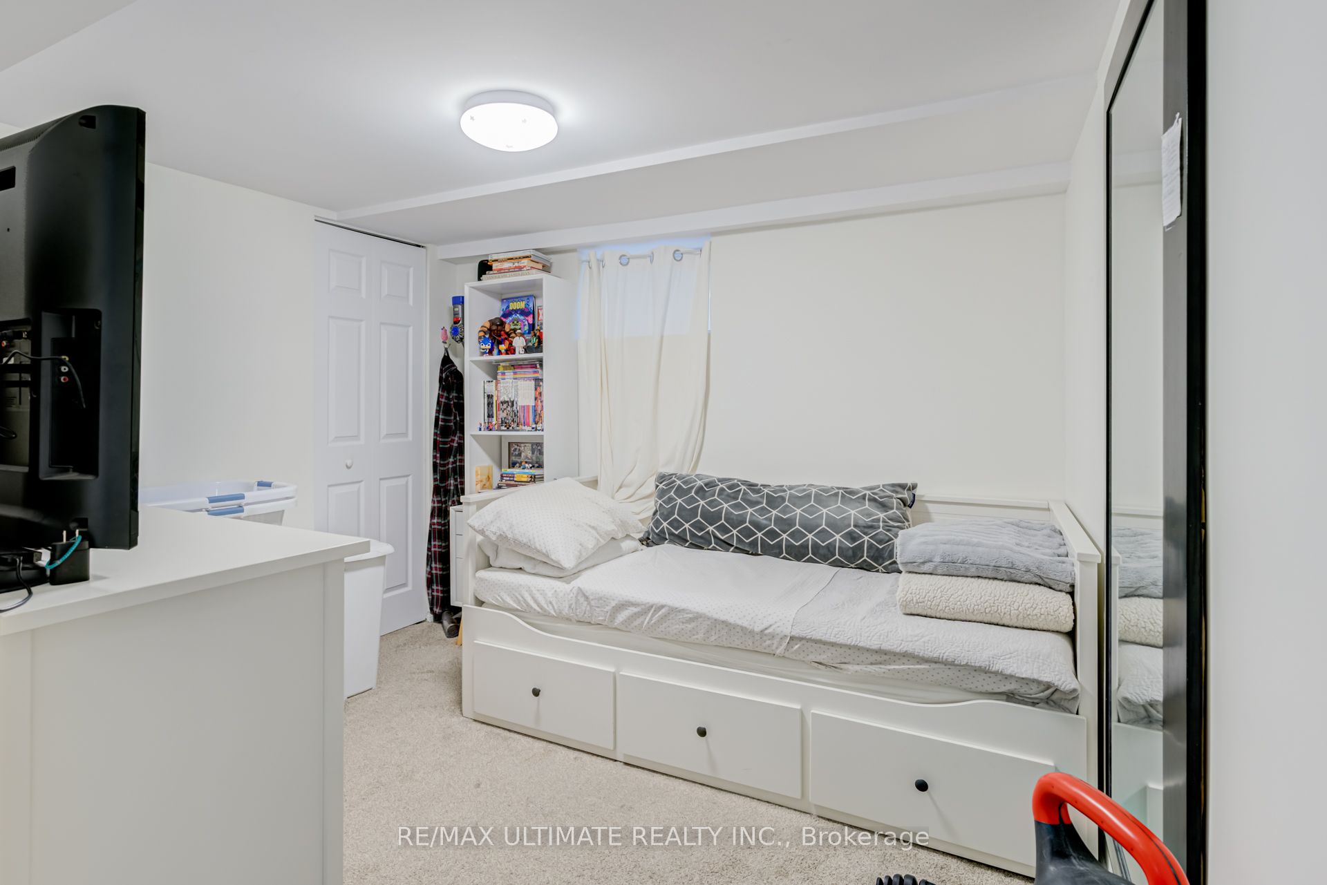 533 Kingston Road Property Photo 22