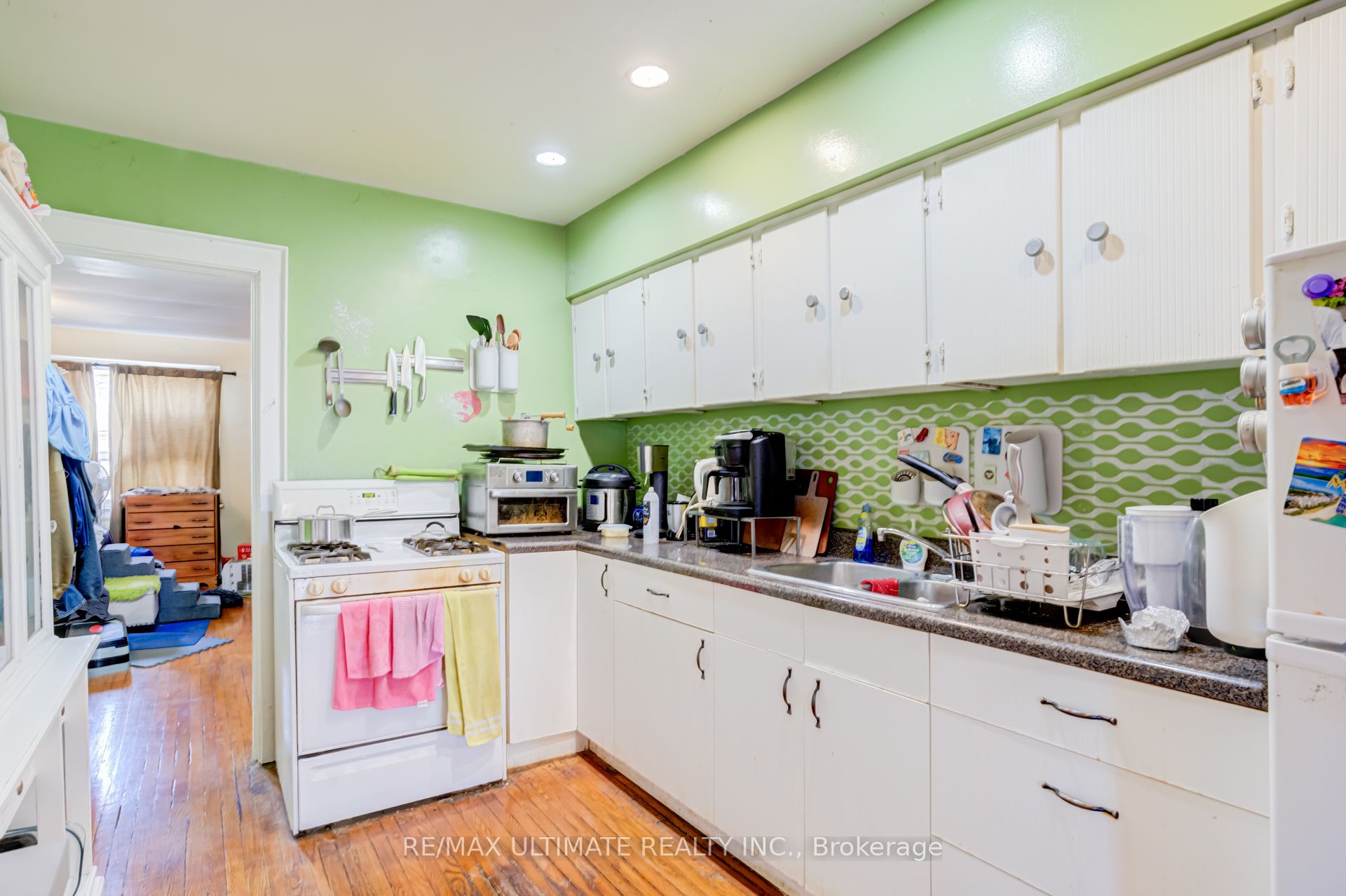 533 Kingston Road Property Photo 32
