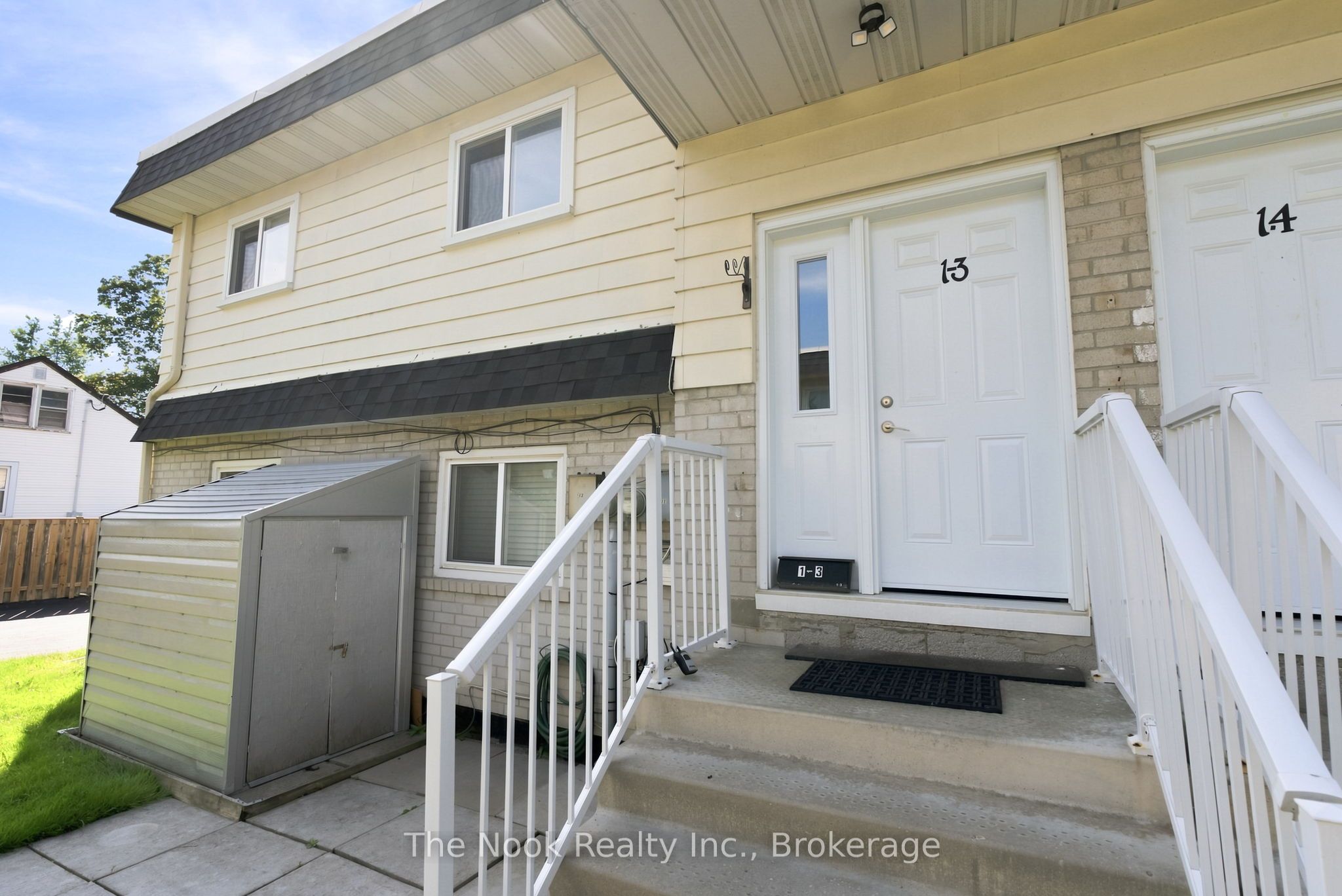 540 Mary Street E 1-3 Property Photo 2