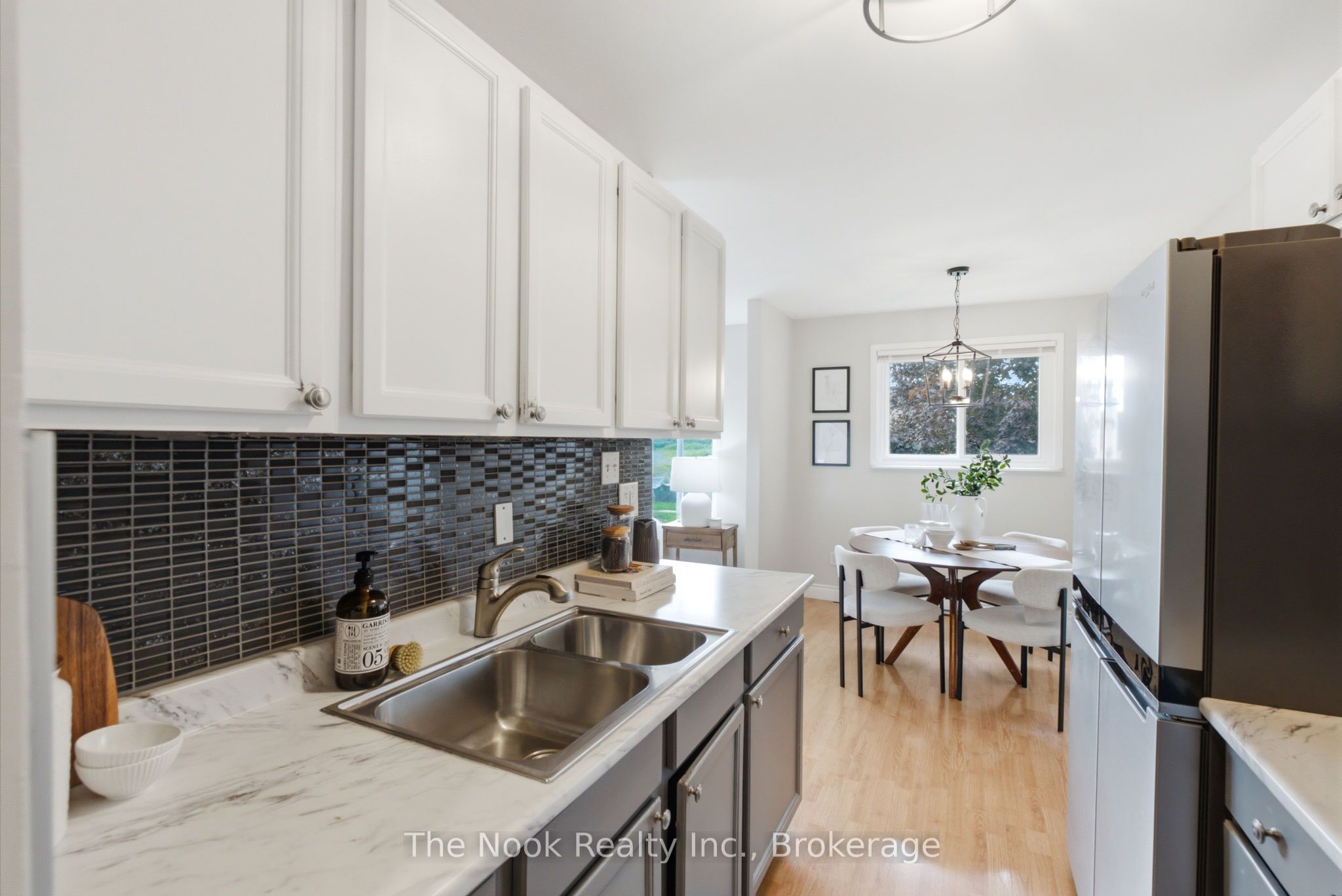 540 Mary Street E 1-3 Property Photo 8