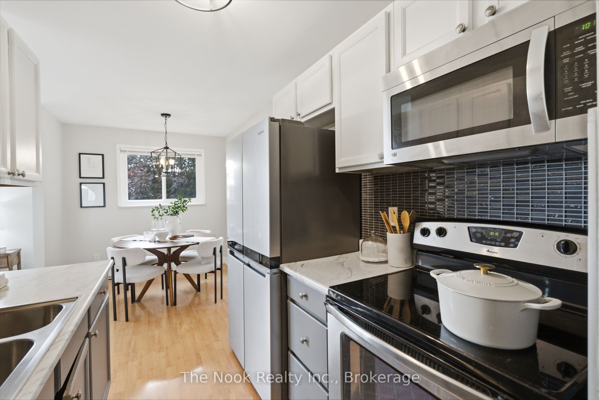 540 Mary Street E 1-3 Property Photo 9