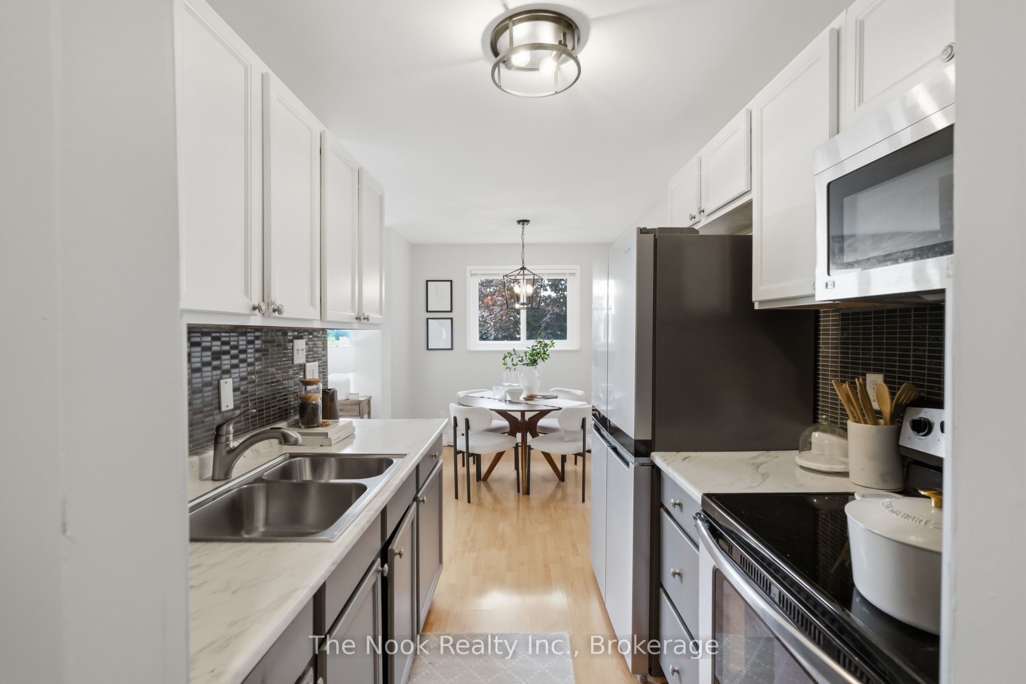 540 Mary Street E 1-3 Property Photo 10