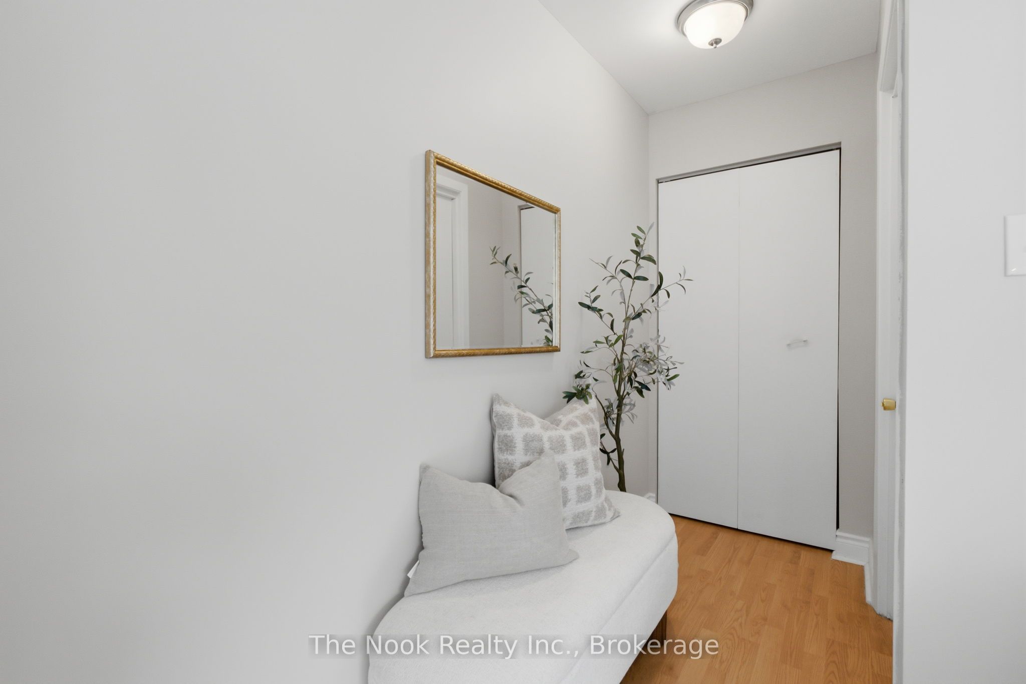 540 Mary Street E 1-3 Property Photo 20