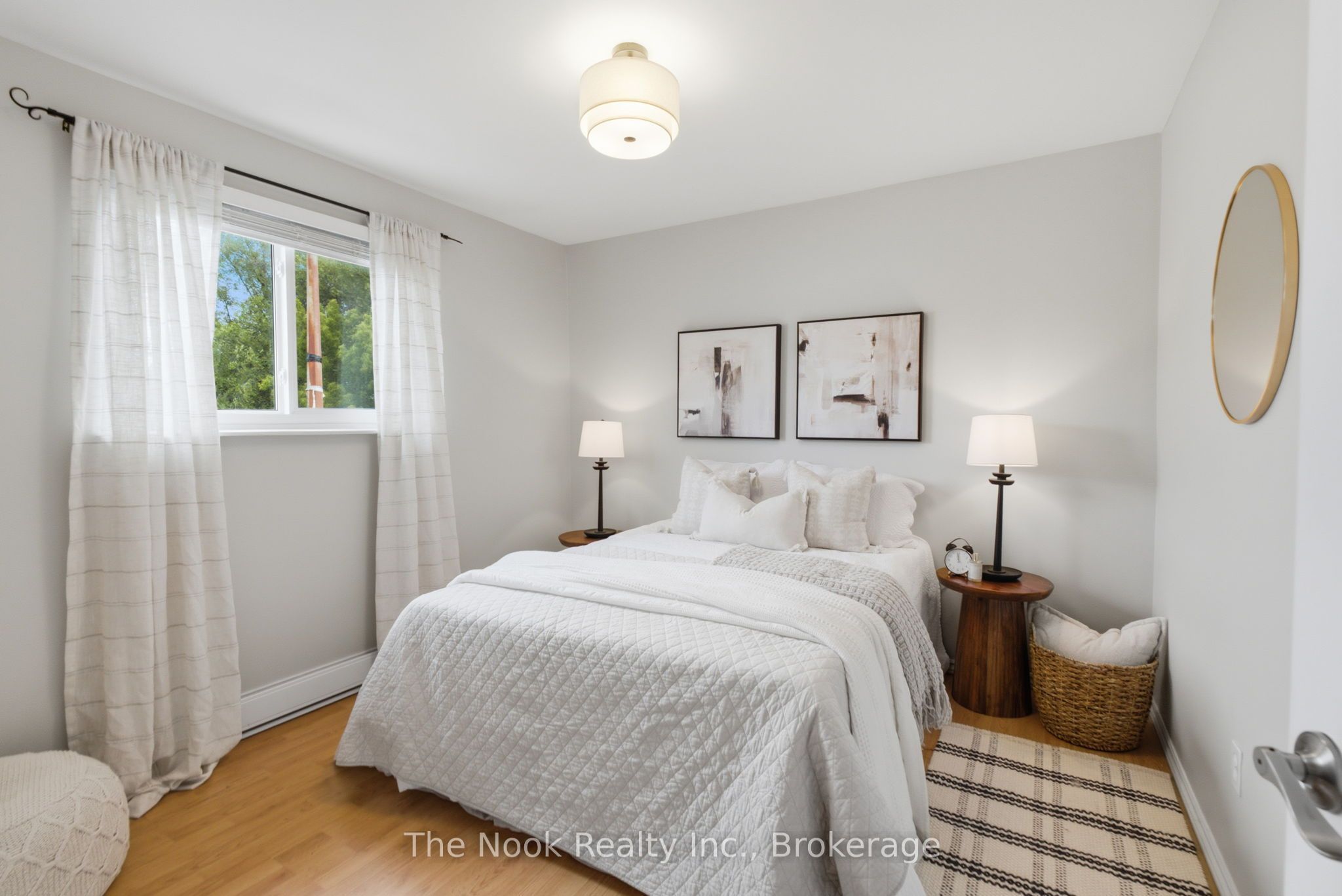 540 Mary Street E 1-3 Property Photo 22