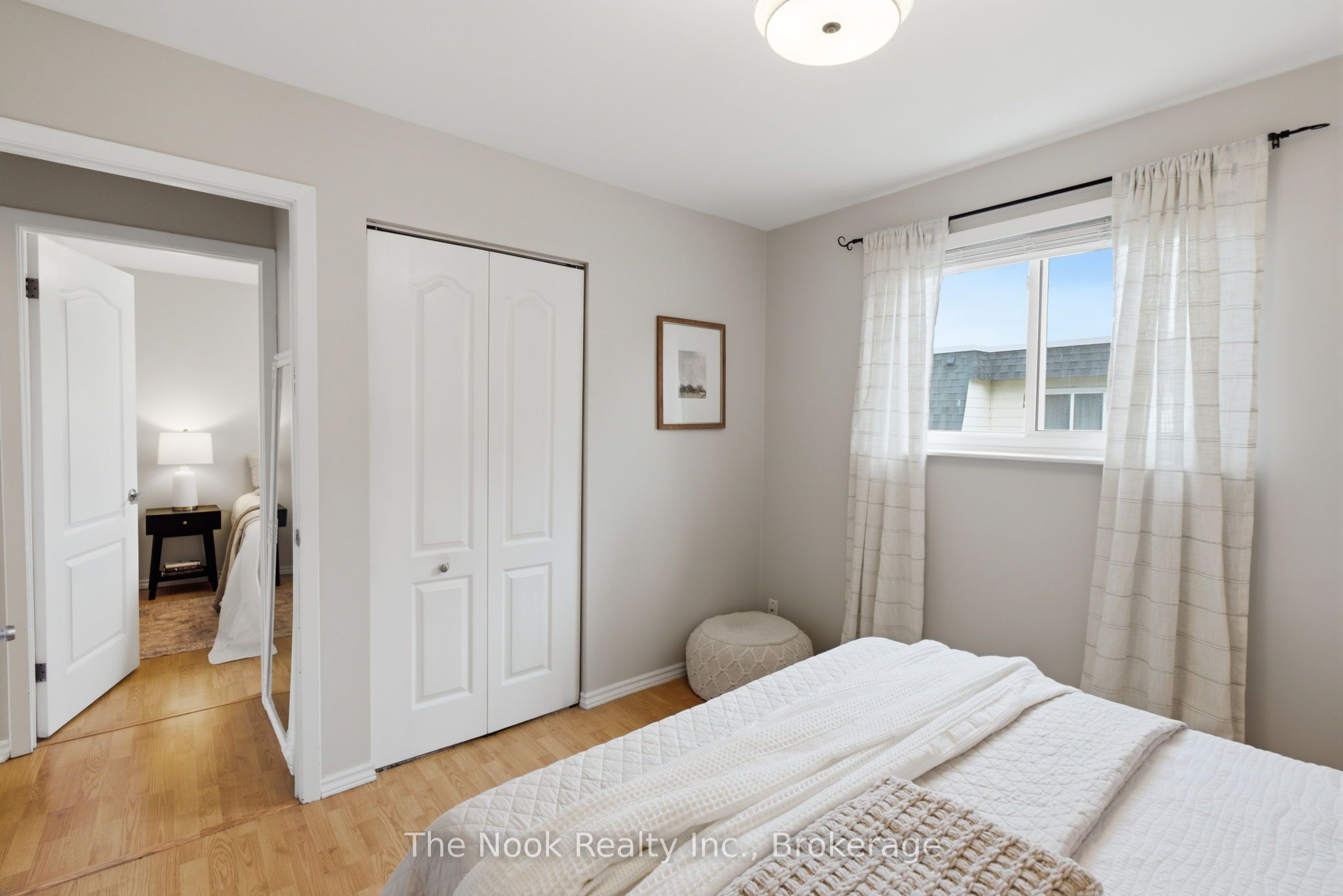 540 Mary Street E 1-3 Property Photo 23