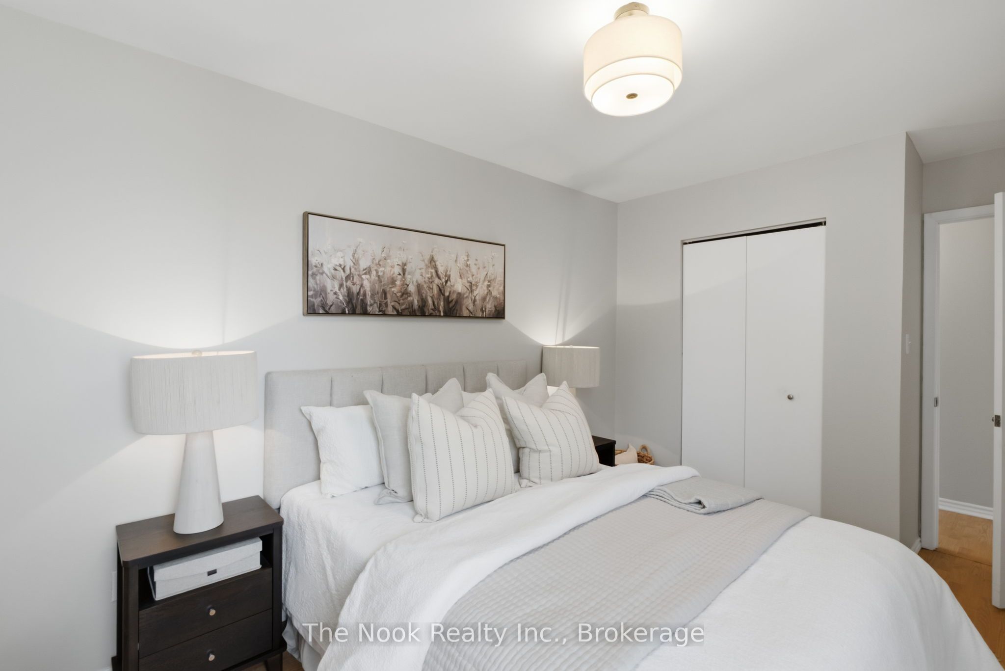 540 Mary Street E 1-3 Property Photo 25