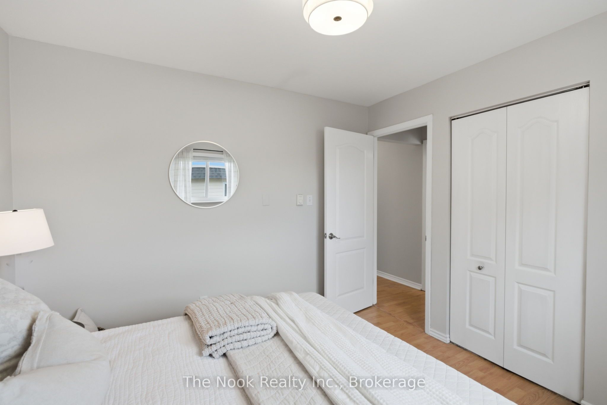 540 Mary Street E 1-3 Property Photo 26