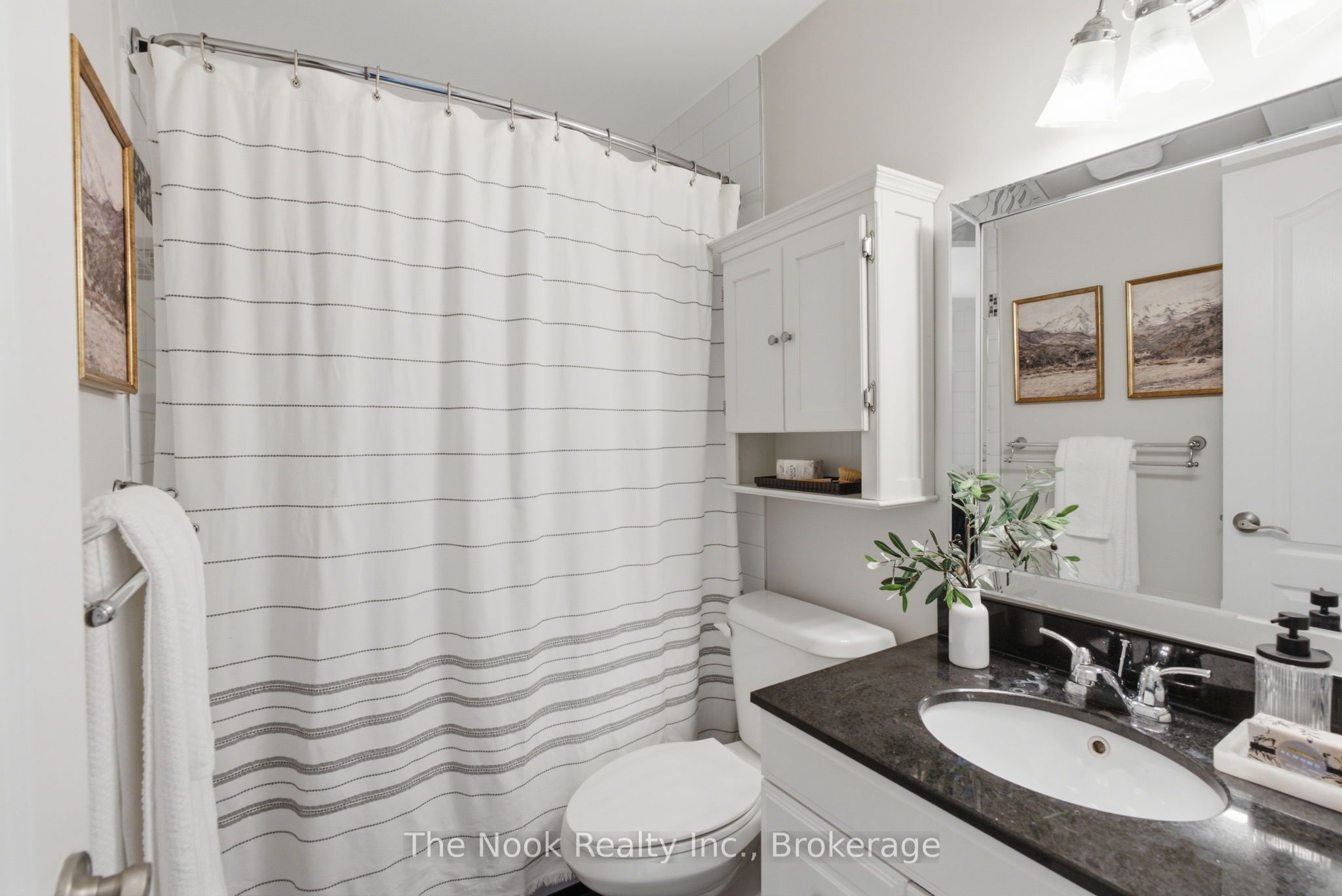 540 Mary Street E 1-3 Property Photo 27