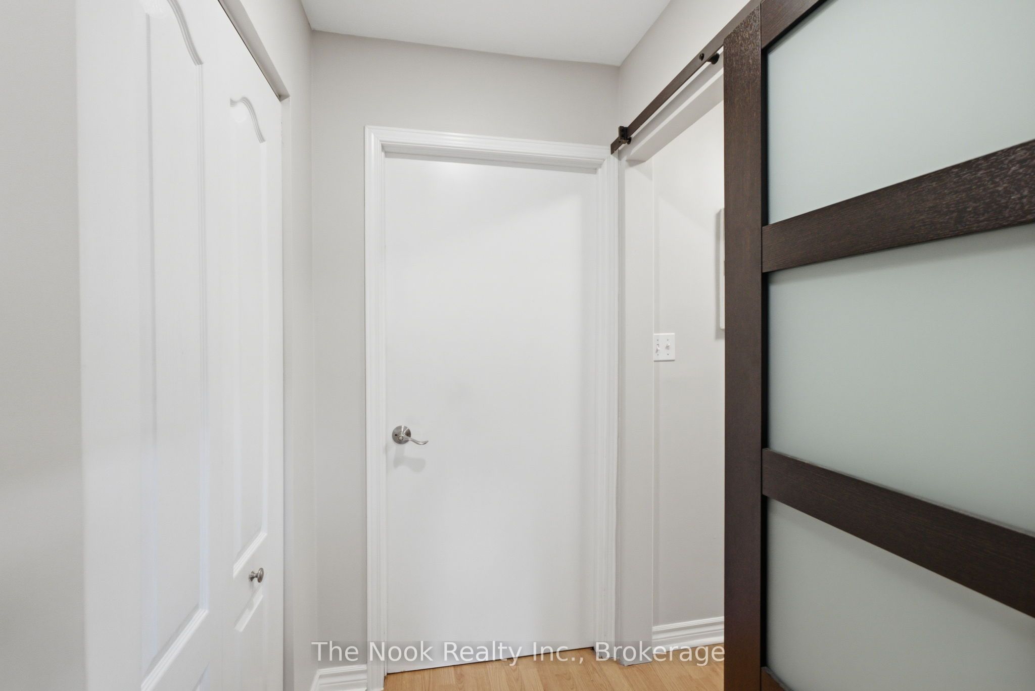 540 Mary Street E 1-3 Property Photo 29