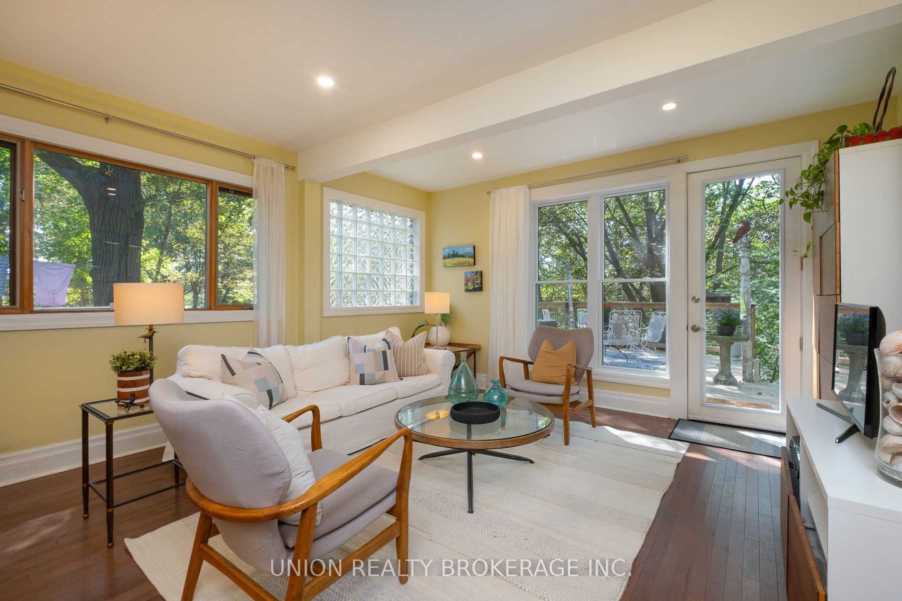 28 Victoria Park Avenue Property Photo 2