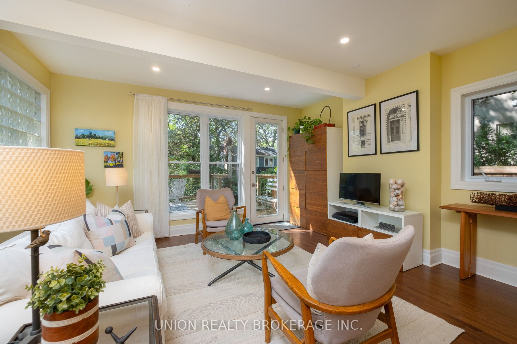 28 Victoria Park Avenue Property Photo 3