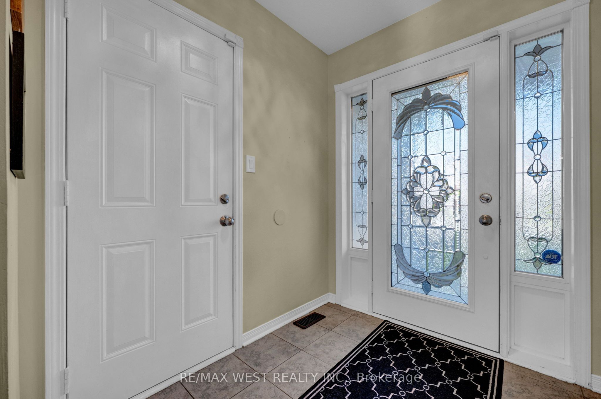 1210 Meath Drive Property Photo 3