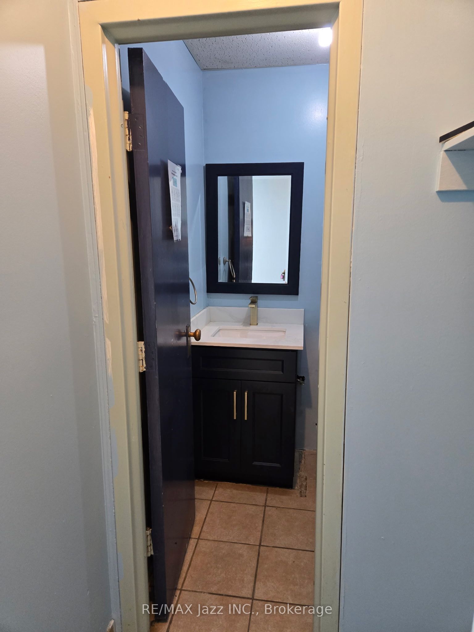 111 Simcoe Street N B1 Property Photo 3