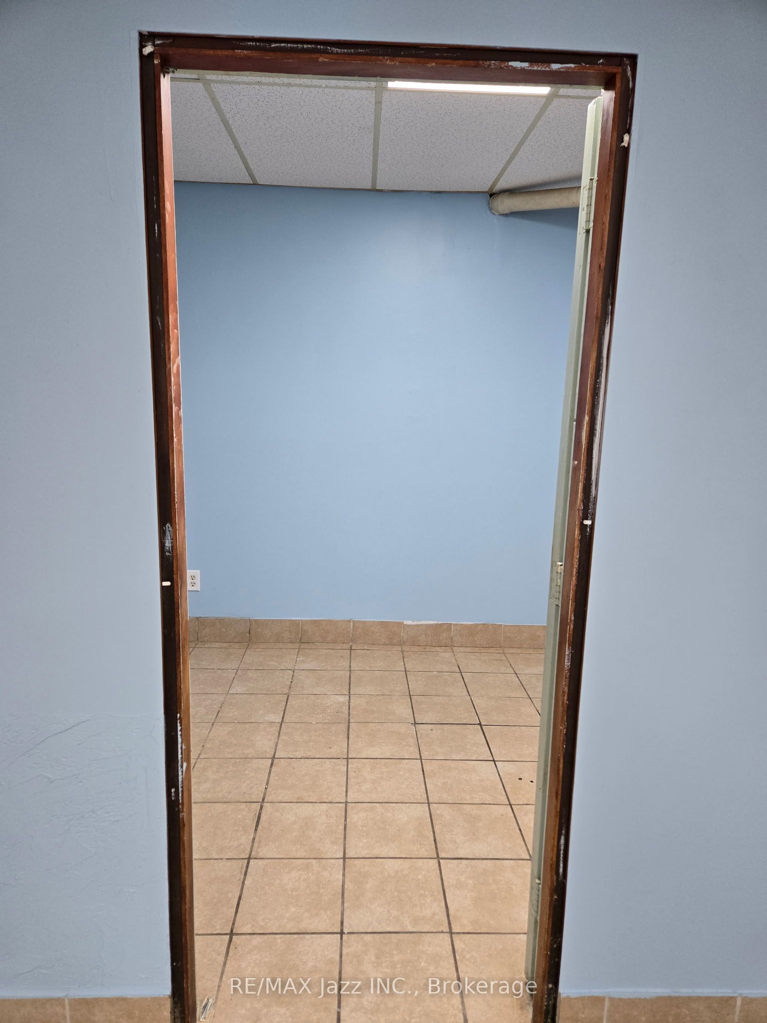 111 Simcoe Street N B1 Property Photo 8