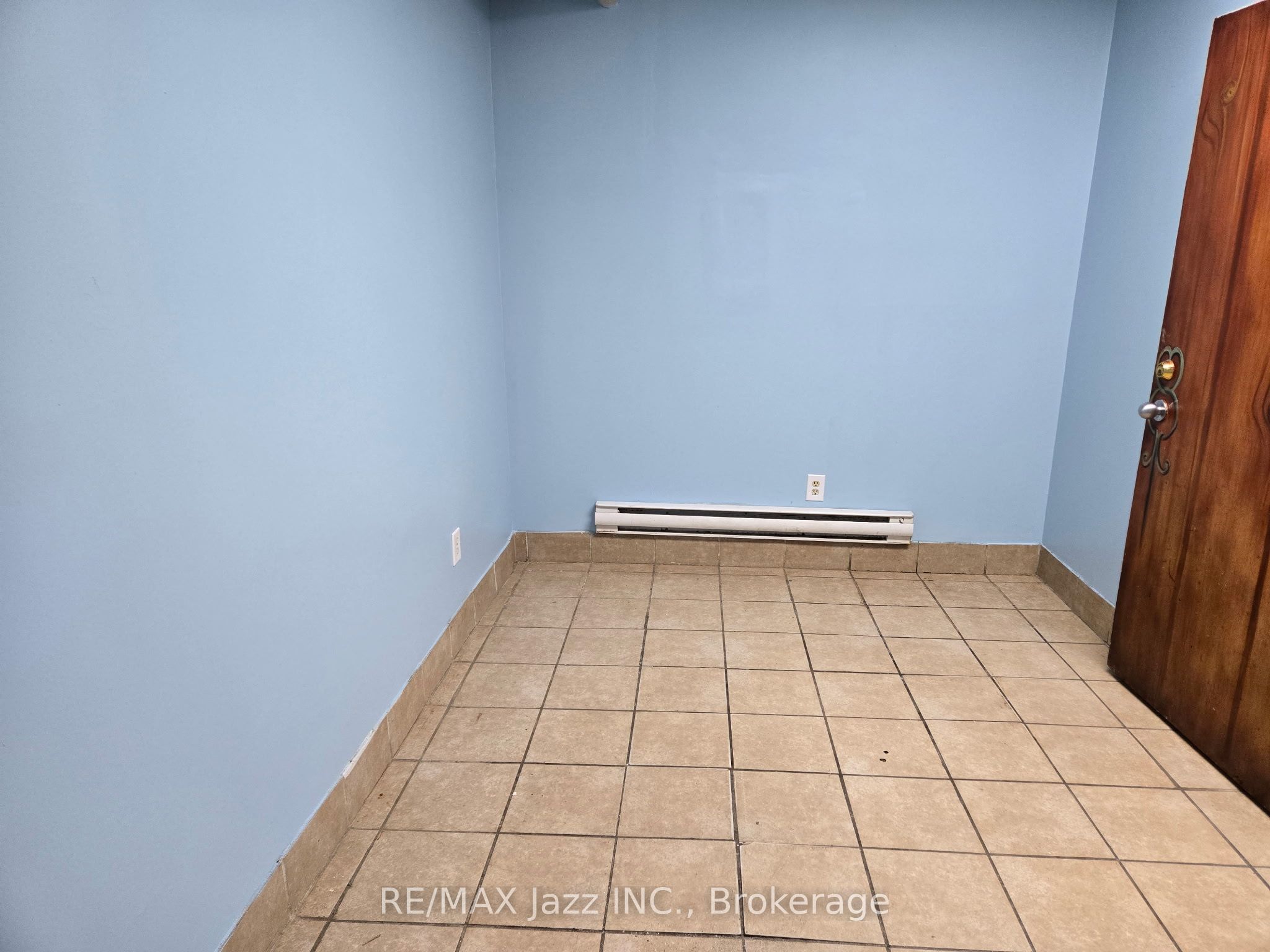 111 Simcoe Street N B1 Property Photo 10