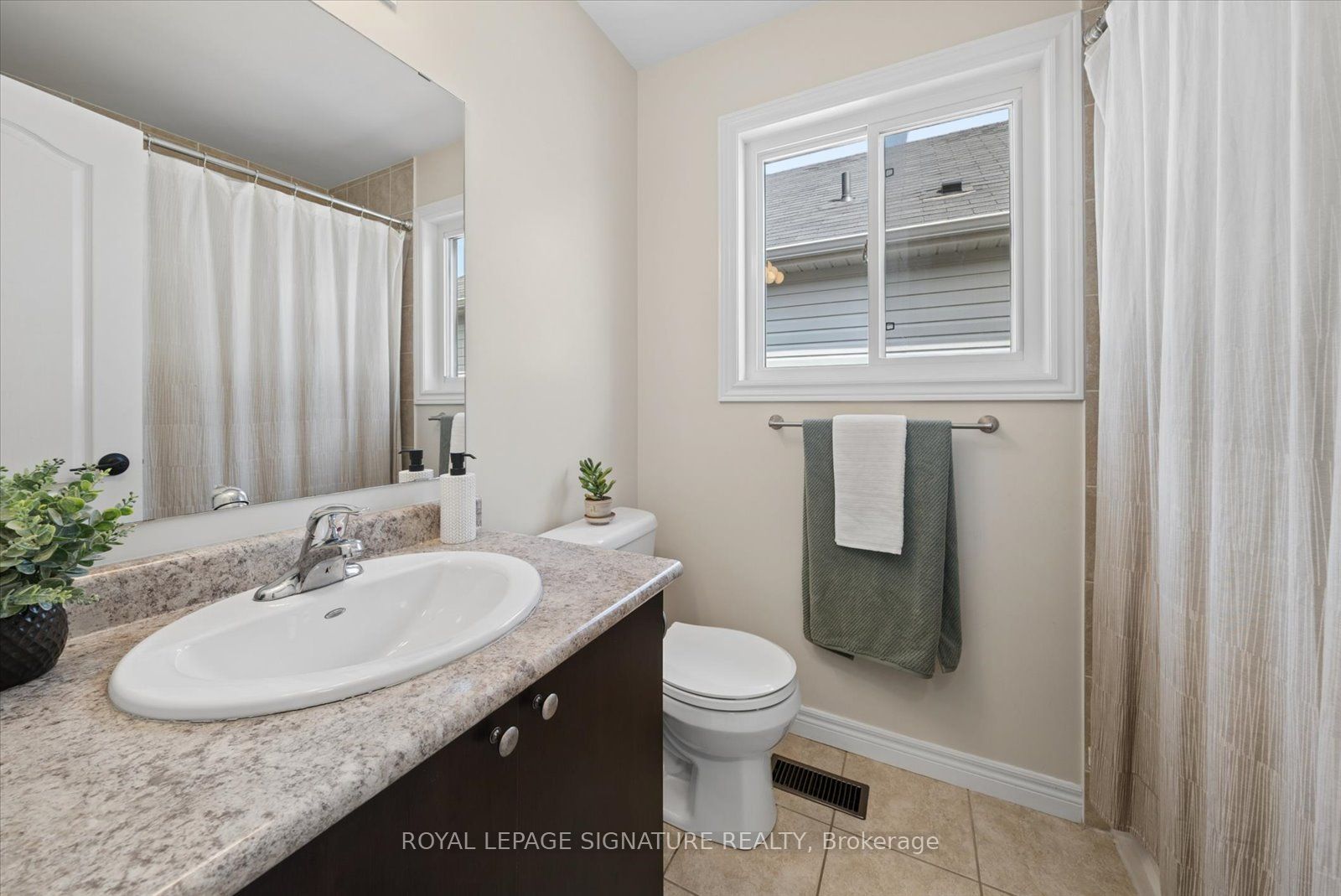 196 Mallory Street Property Photo 28