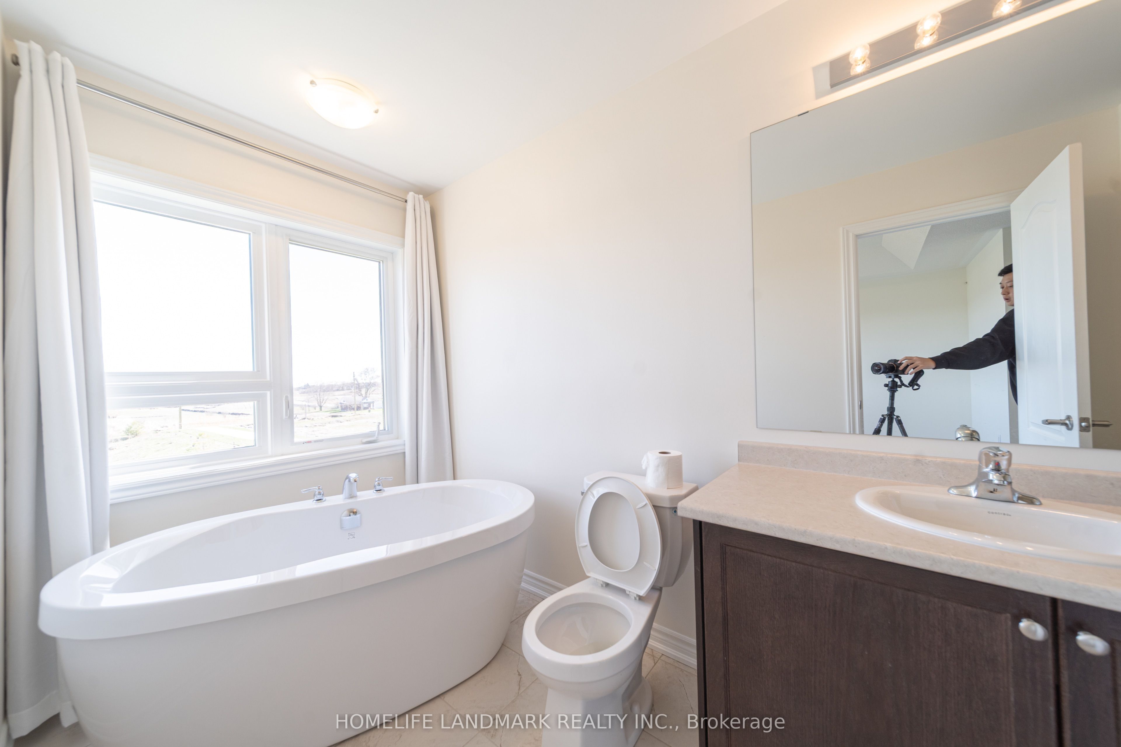 1195 Rexton Drive Property Photo 22