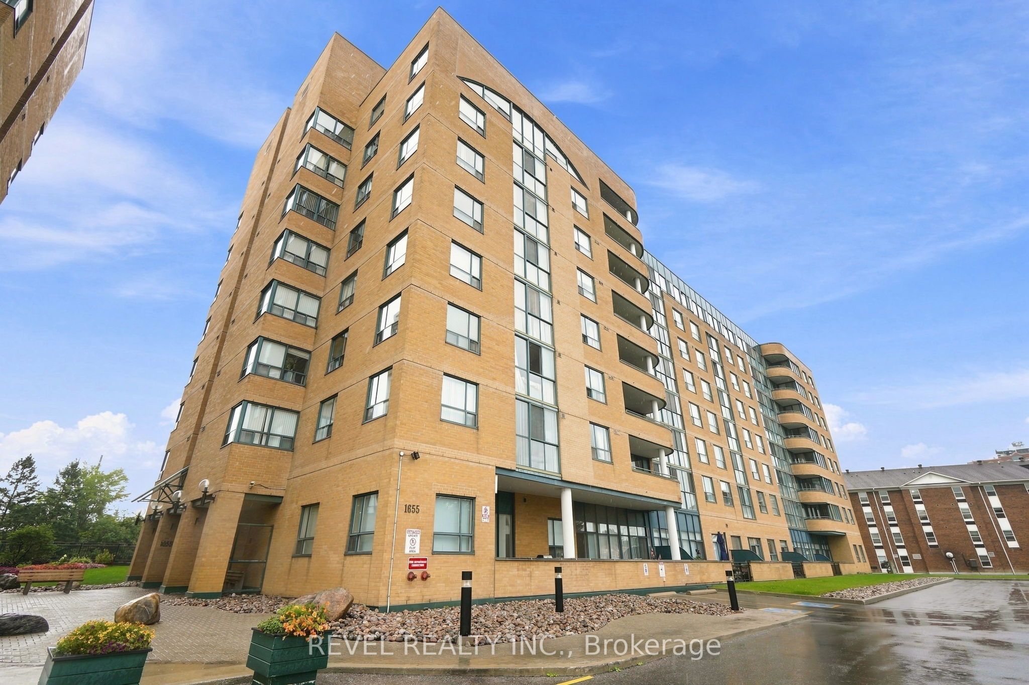 1655 Pickering Parkway 306 Property Photo 1