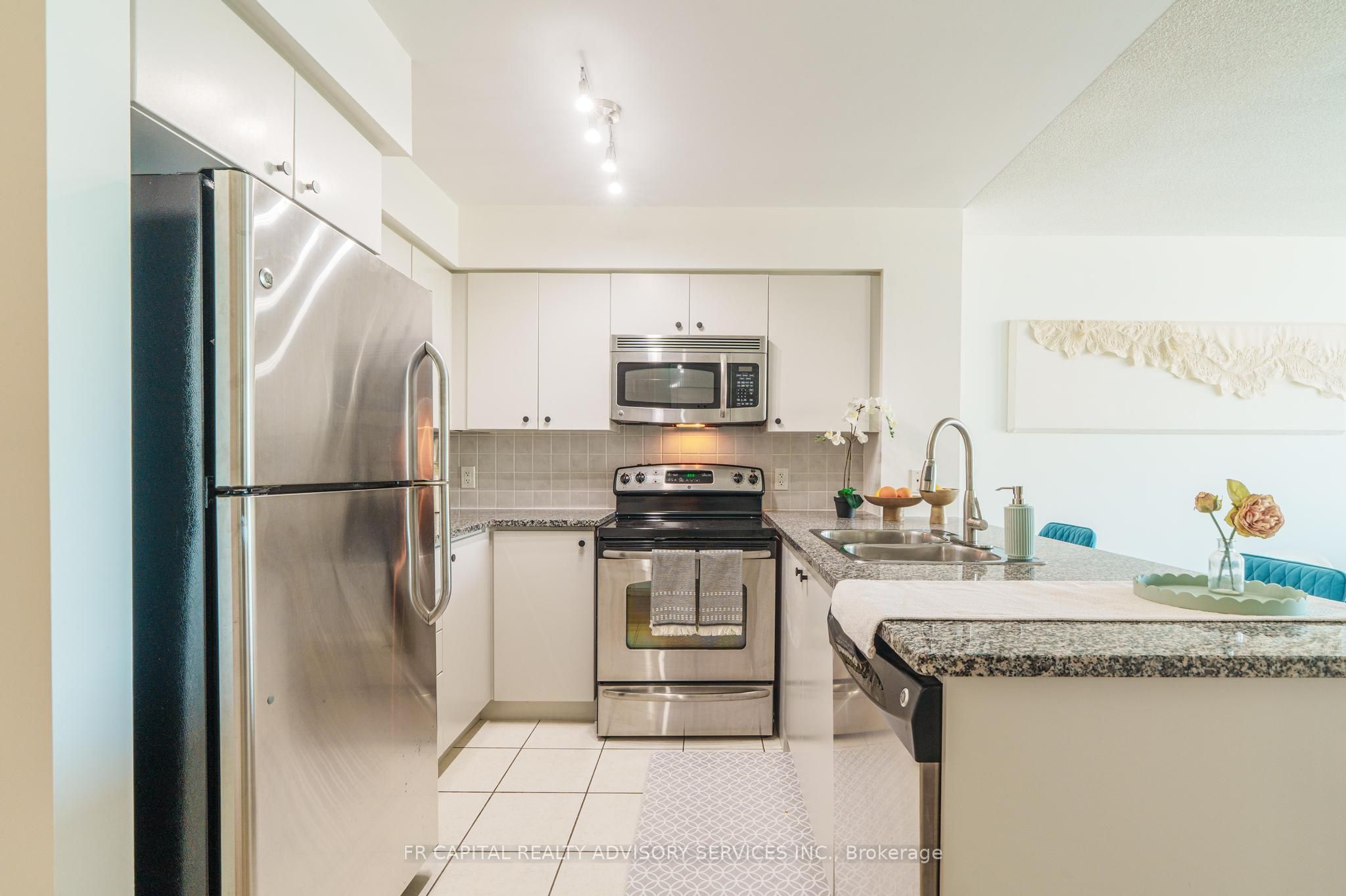 68 Grangeway Avenue 1102 Property Photo 4