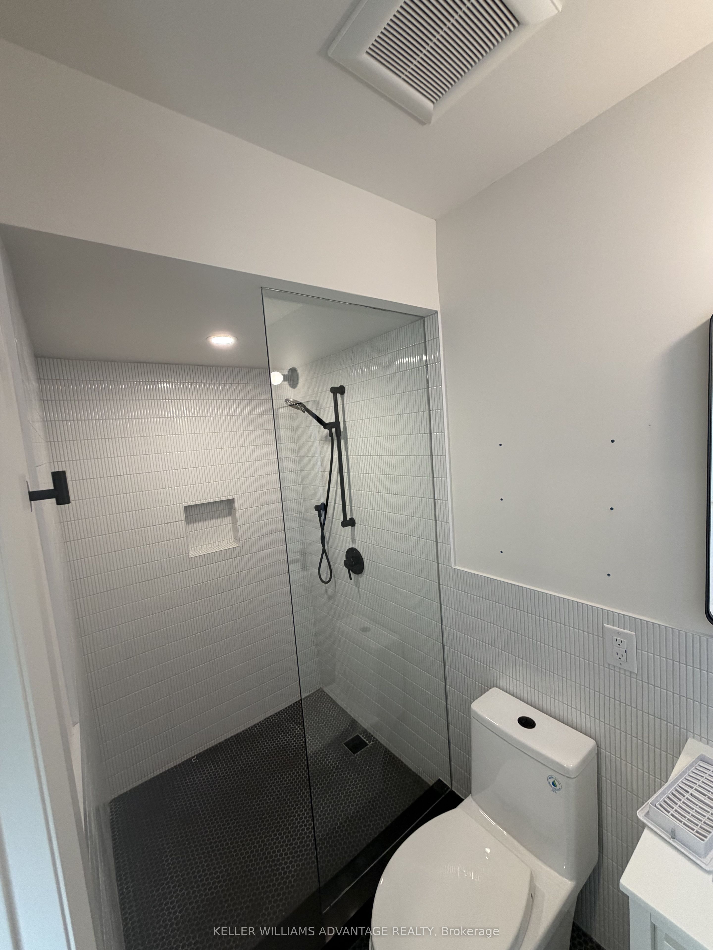 2034 Danforth Avenue 202 Property Photo 13