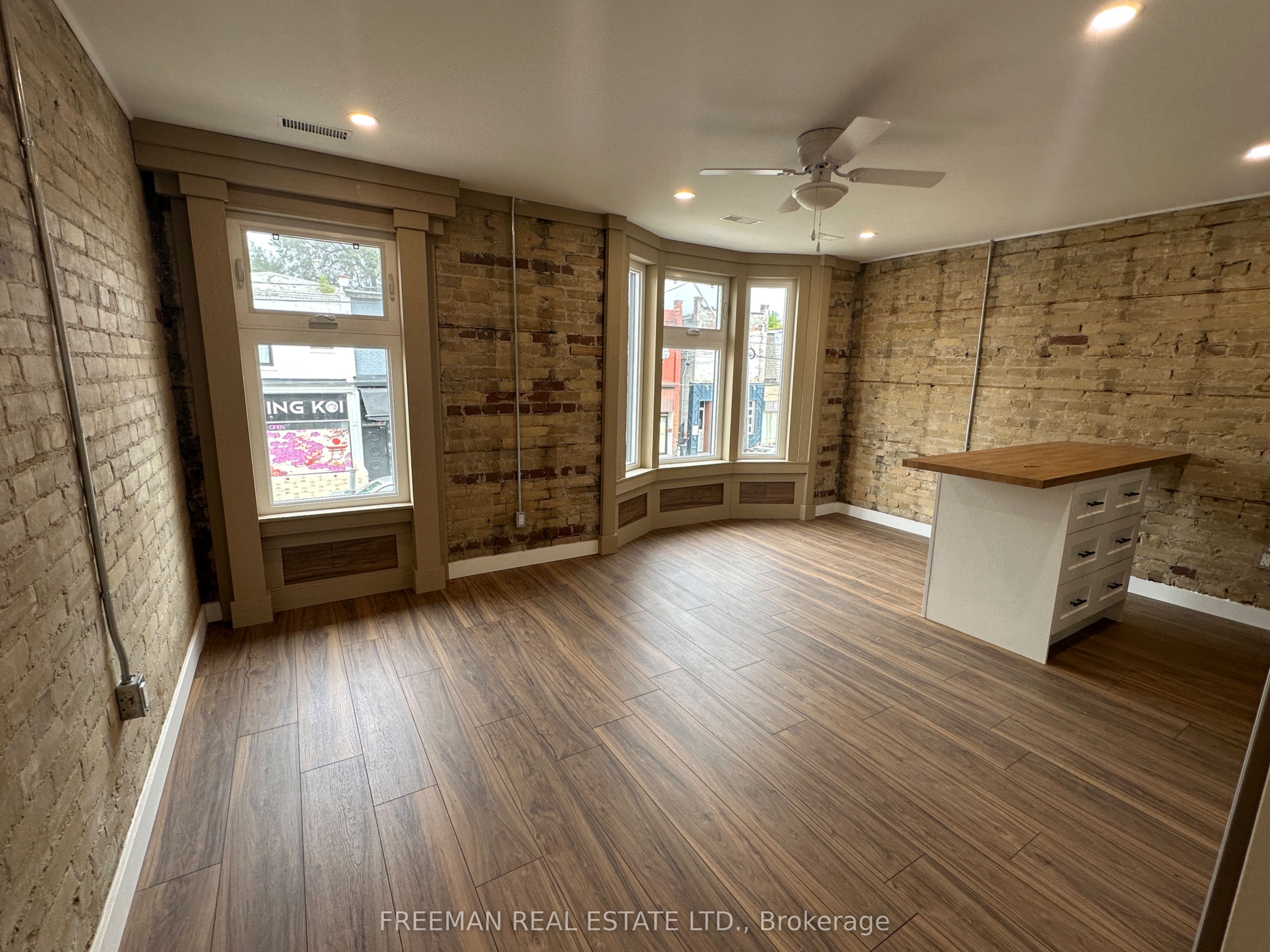 1029 Gerrard Street 2nd Floor Property Photo 4