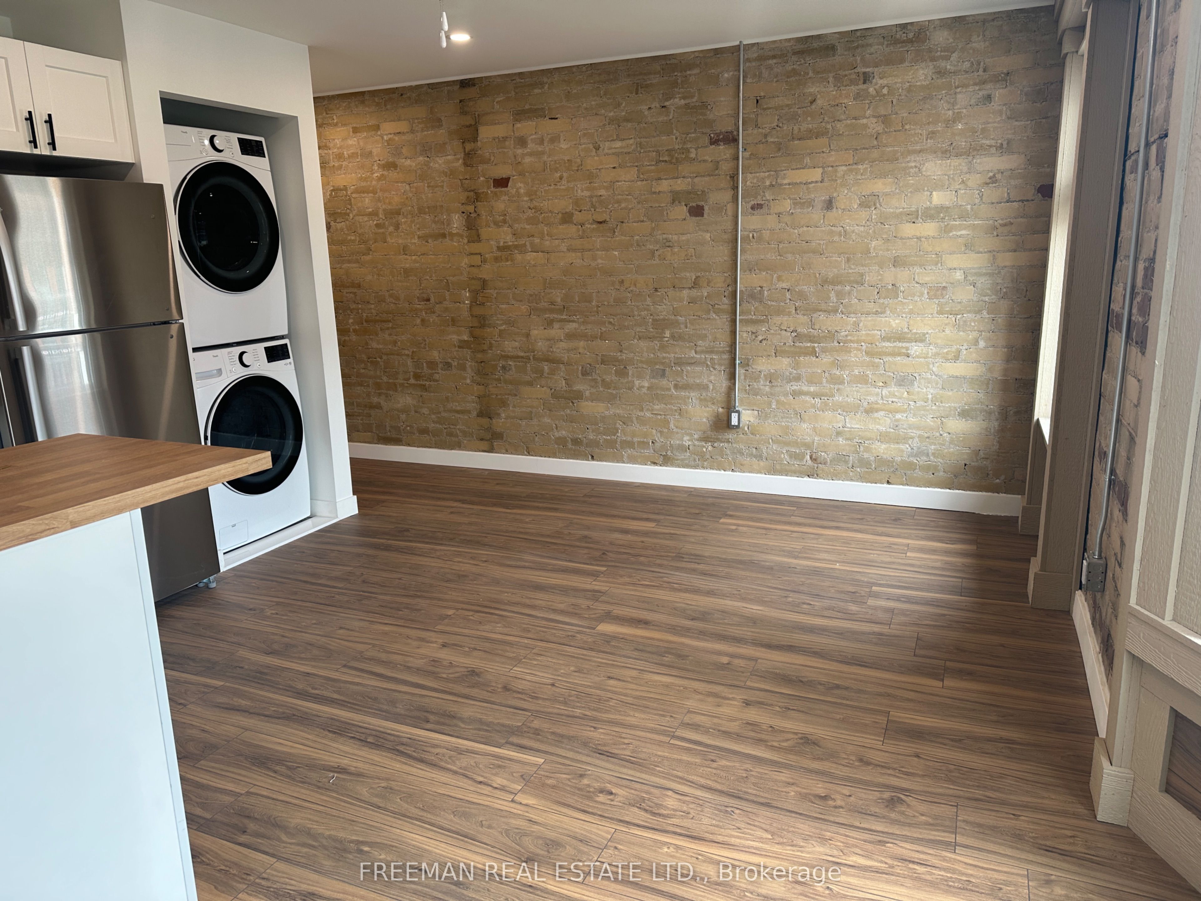 1029 Gerrard Street 2nd Floor Property Photo 6