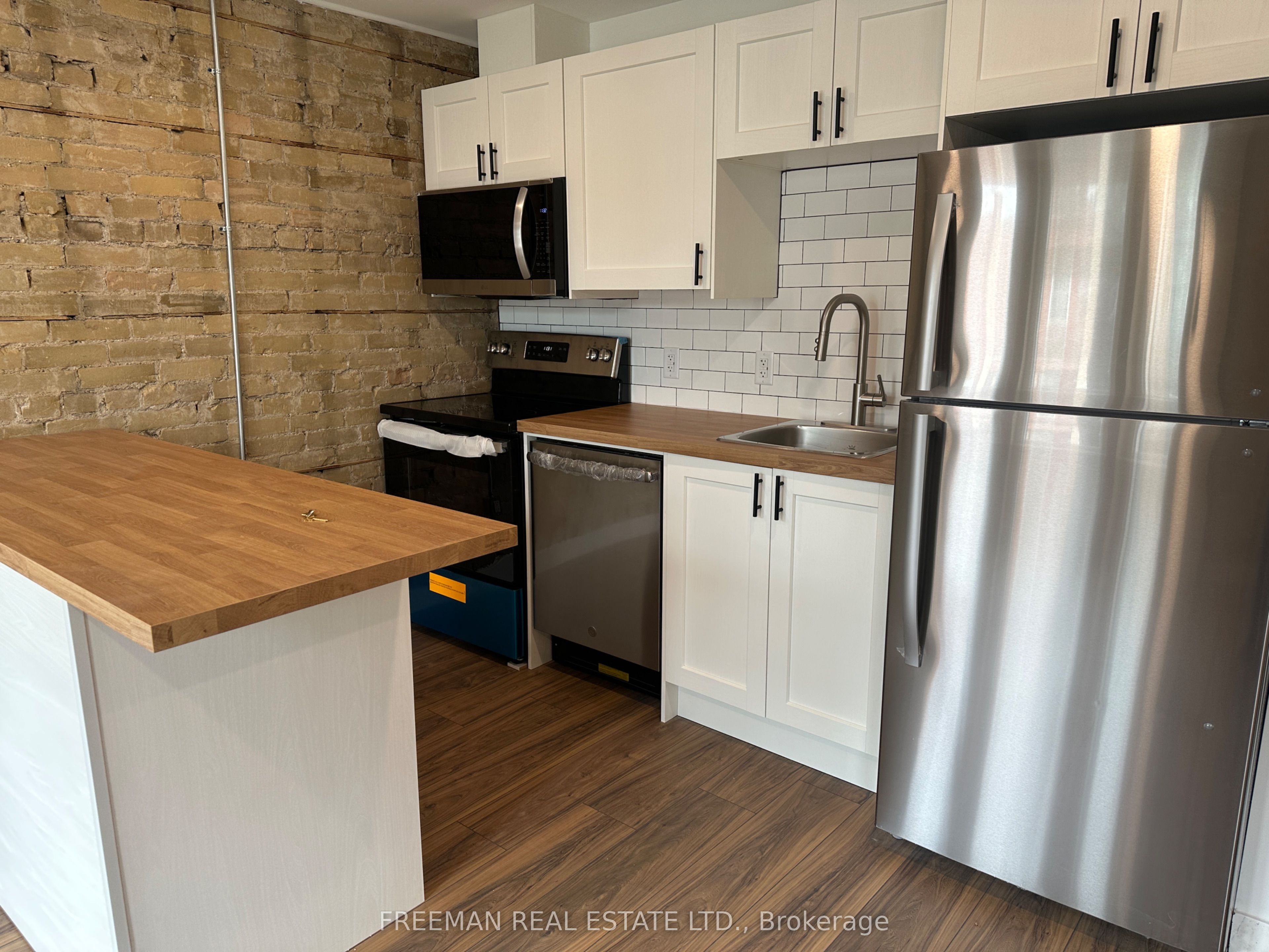 1029 Gerrard Street 2nd Floor Property Photo 7