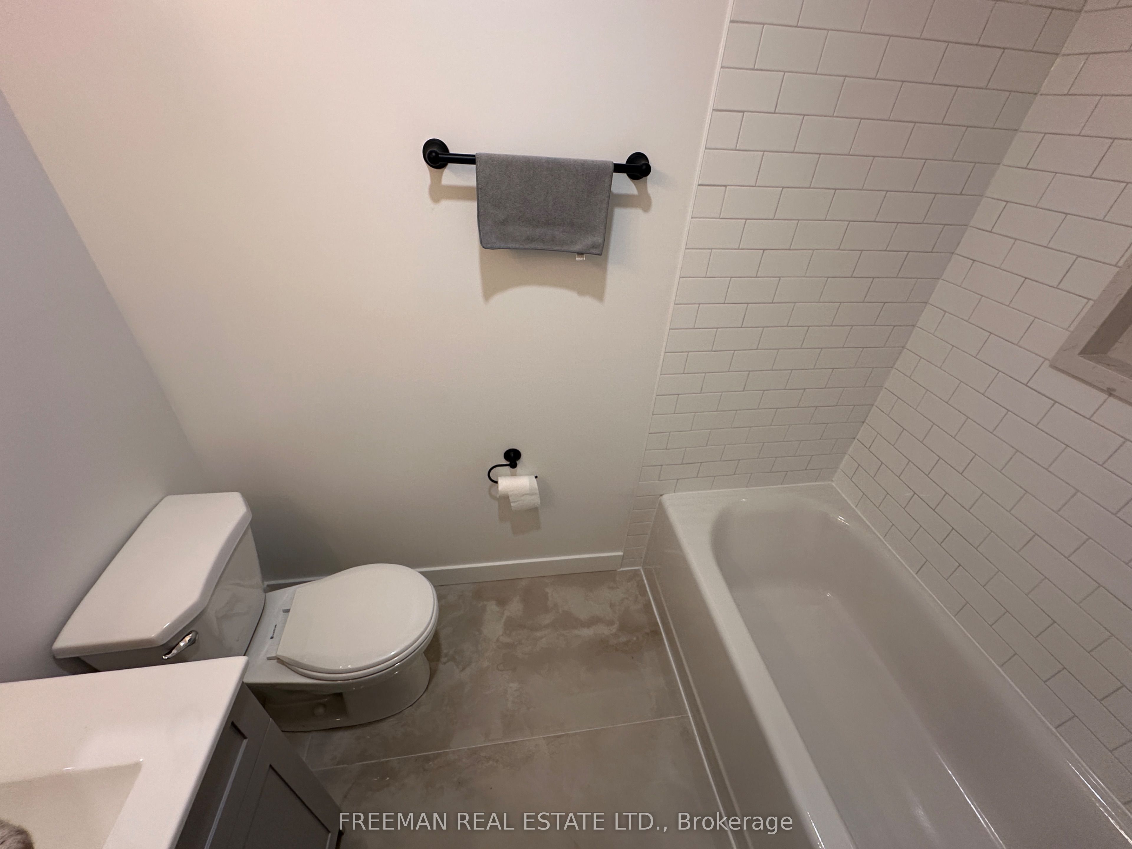 1029 Gerrard Street 2nd Floor Property Photo 10