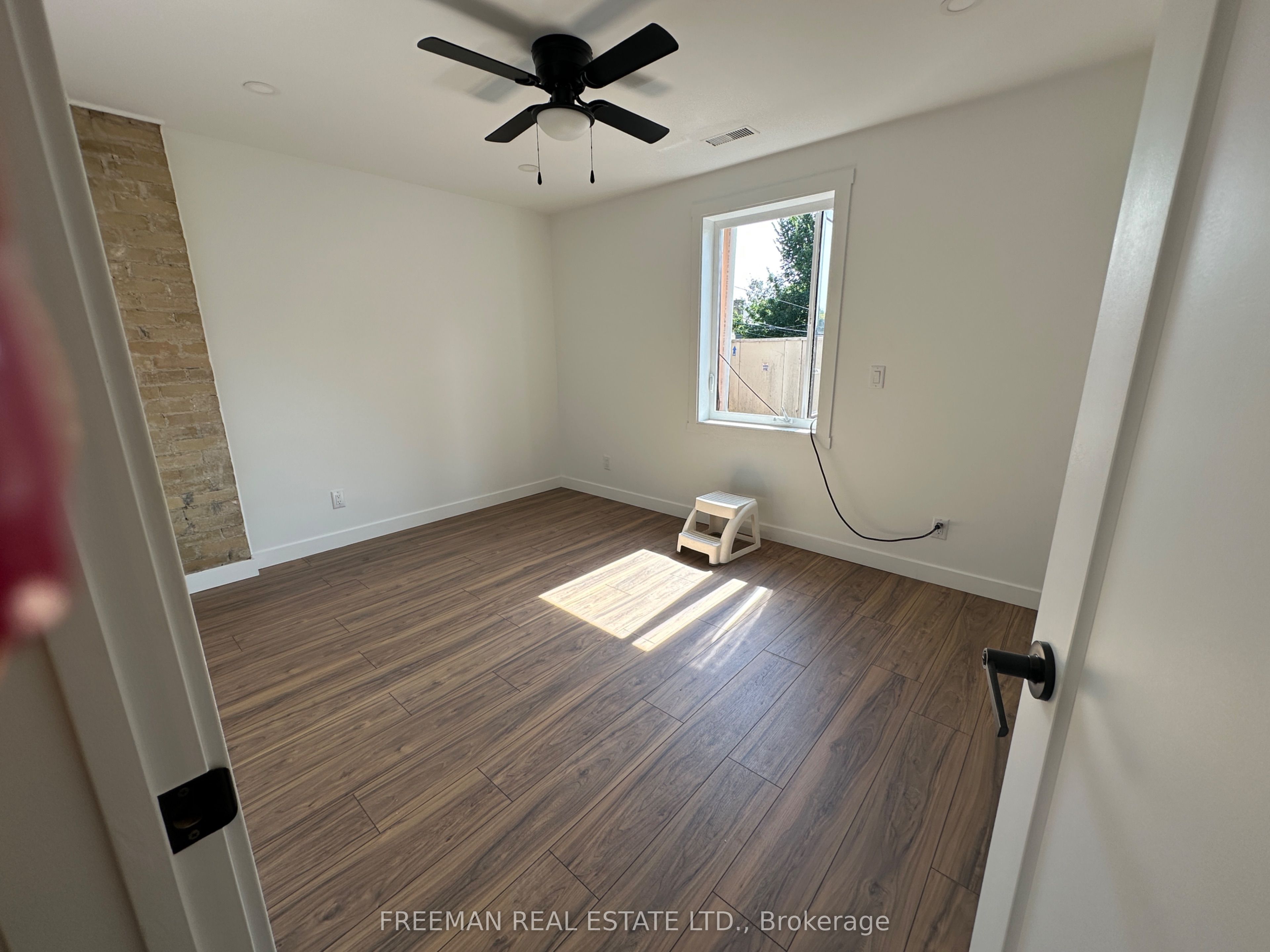 1029 Gerrard Street 2nd Floor Property Photo 12