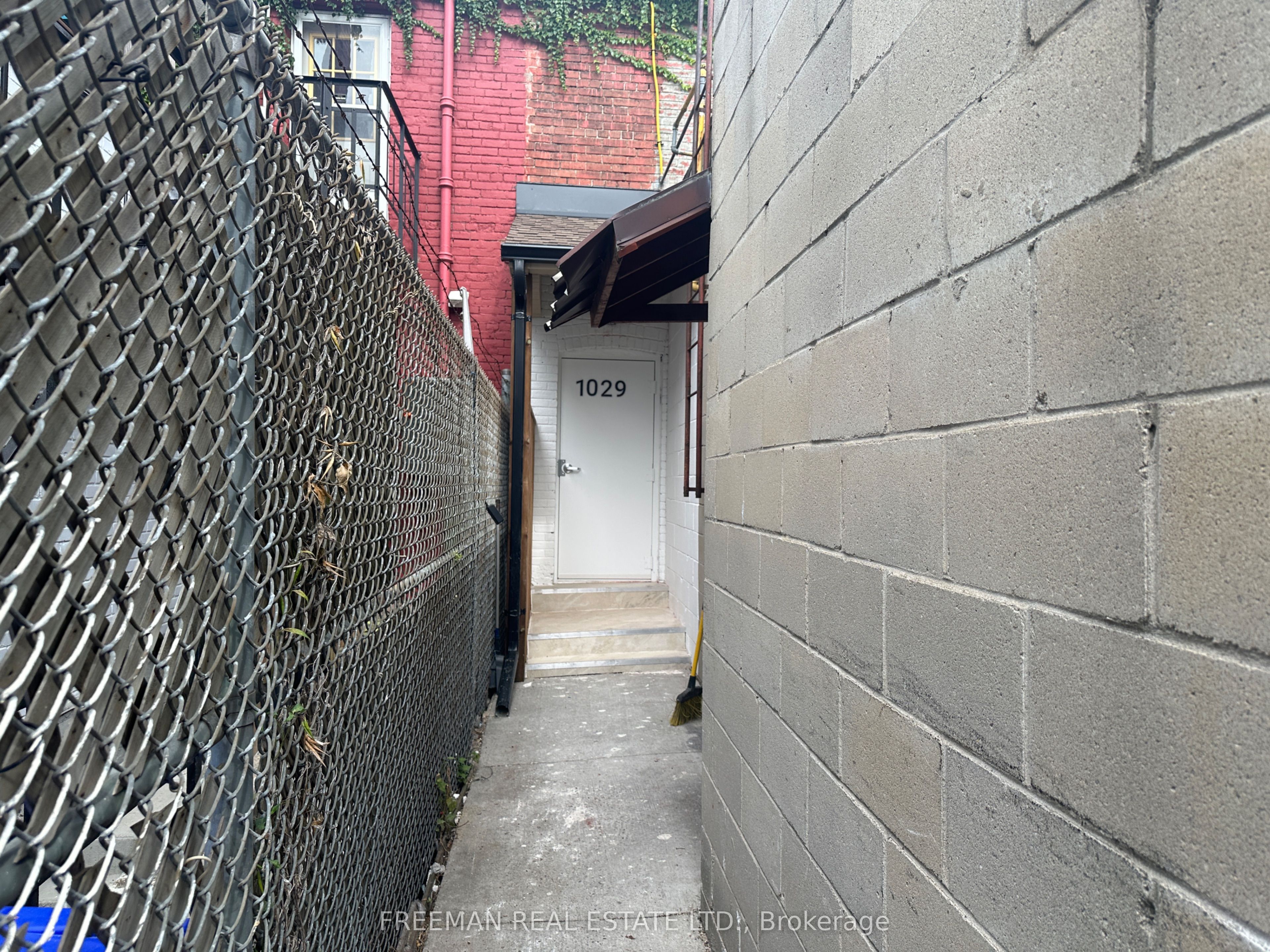 1029 Gerrard Street 2nd Floor Property Photo 15