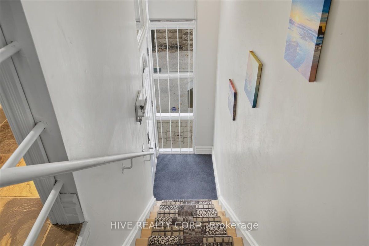 957 Broadview Avenue D Property Photo 6