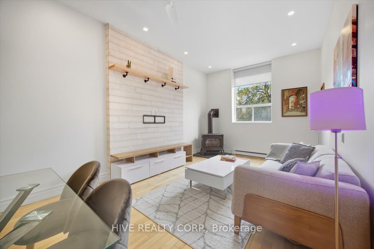 957 Broadview Avenue D Property Photo 8