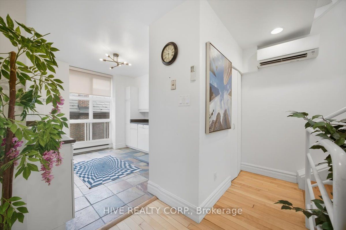 957 Broadview Avenue D Property Photo 11