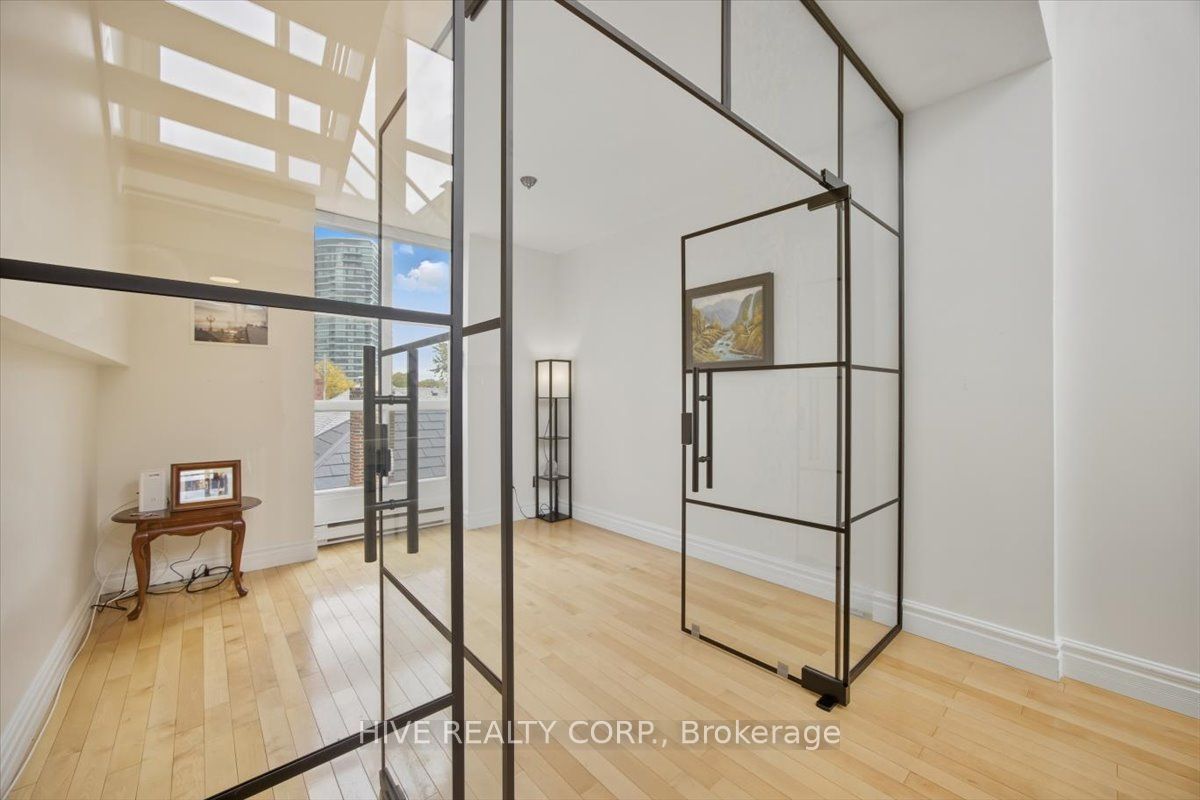 957 Broadview Avenue D Property Photo 18