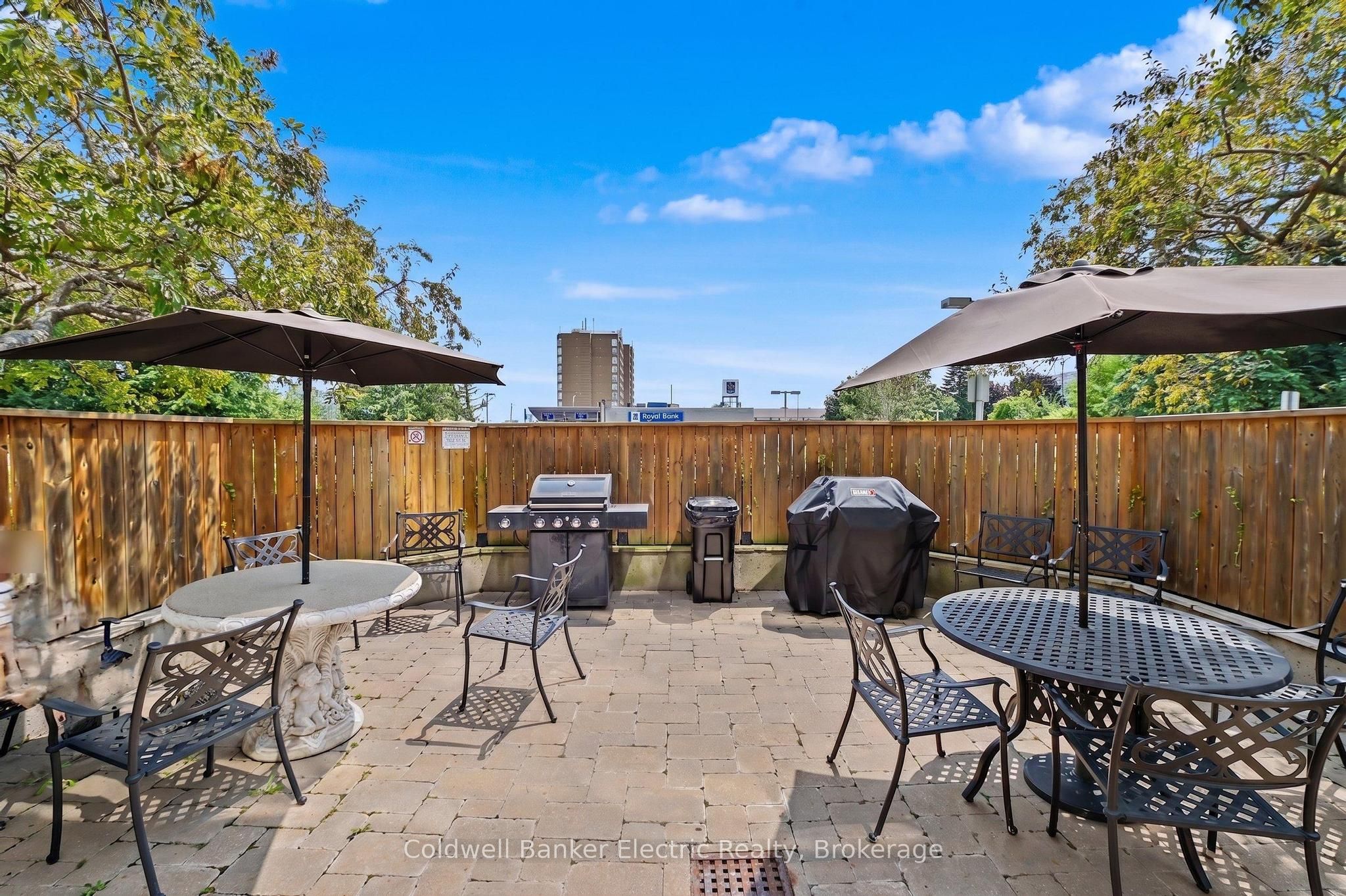 712 Rossland Road E 1011 Property Photo 5