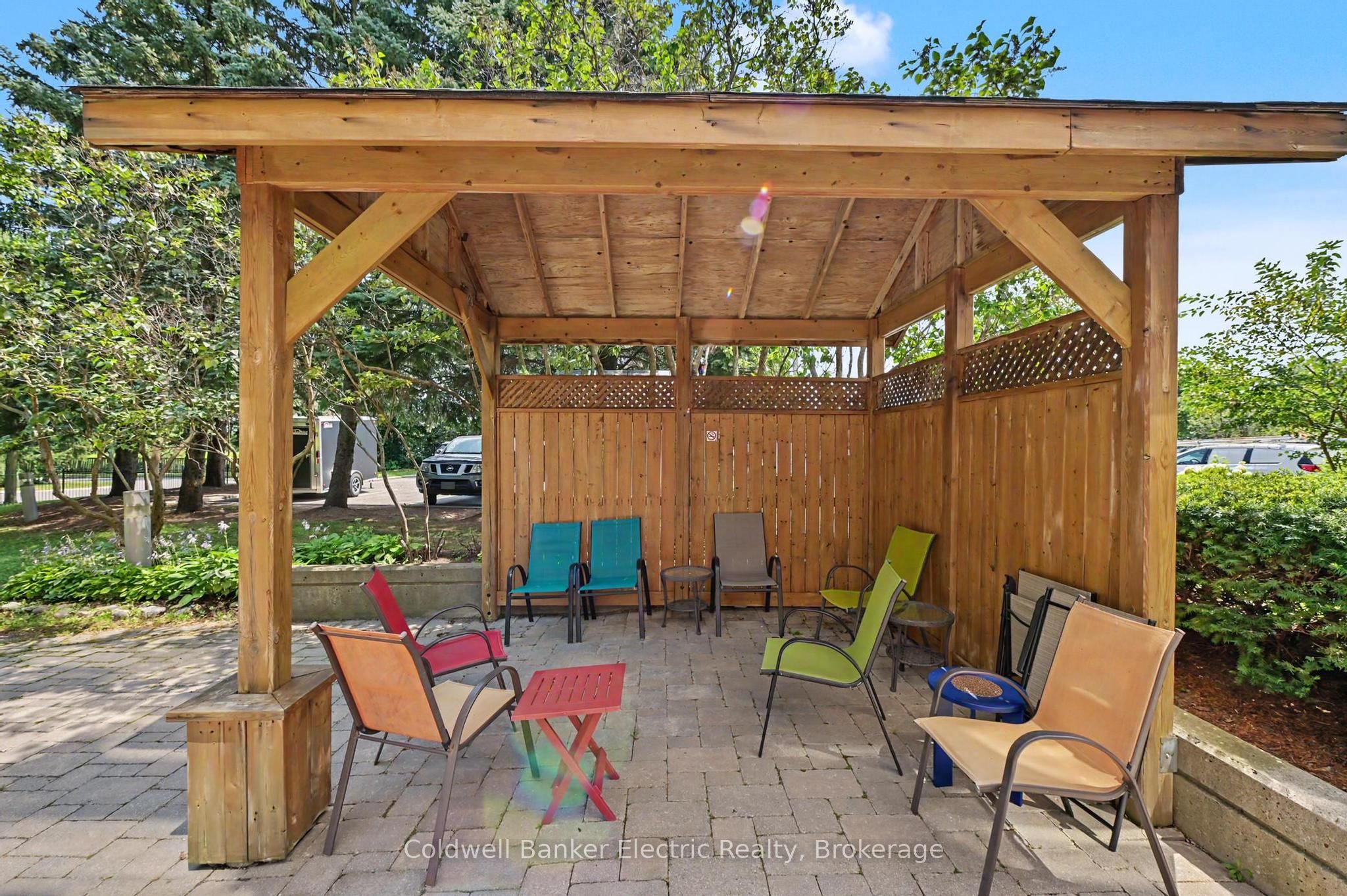 712 Rossland Road E 1011 Property Photo 6