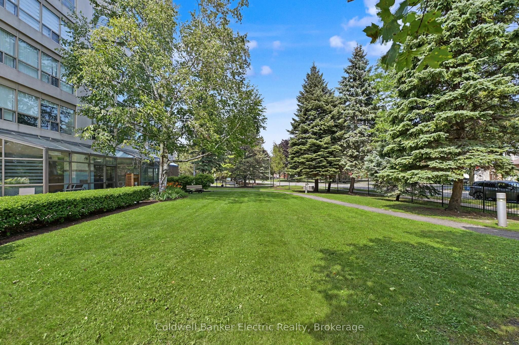 712 Rossland Road E 1011 Property Photo 8