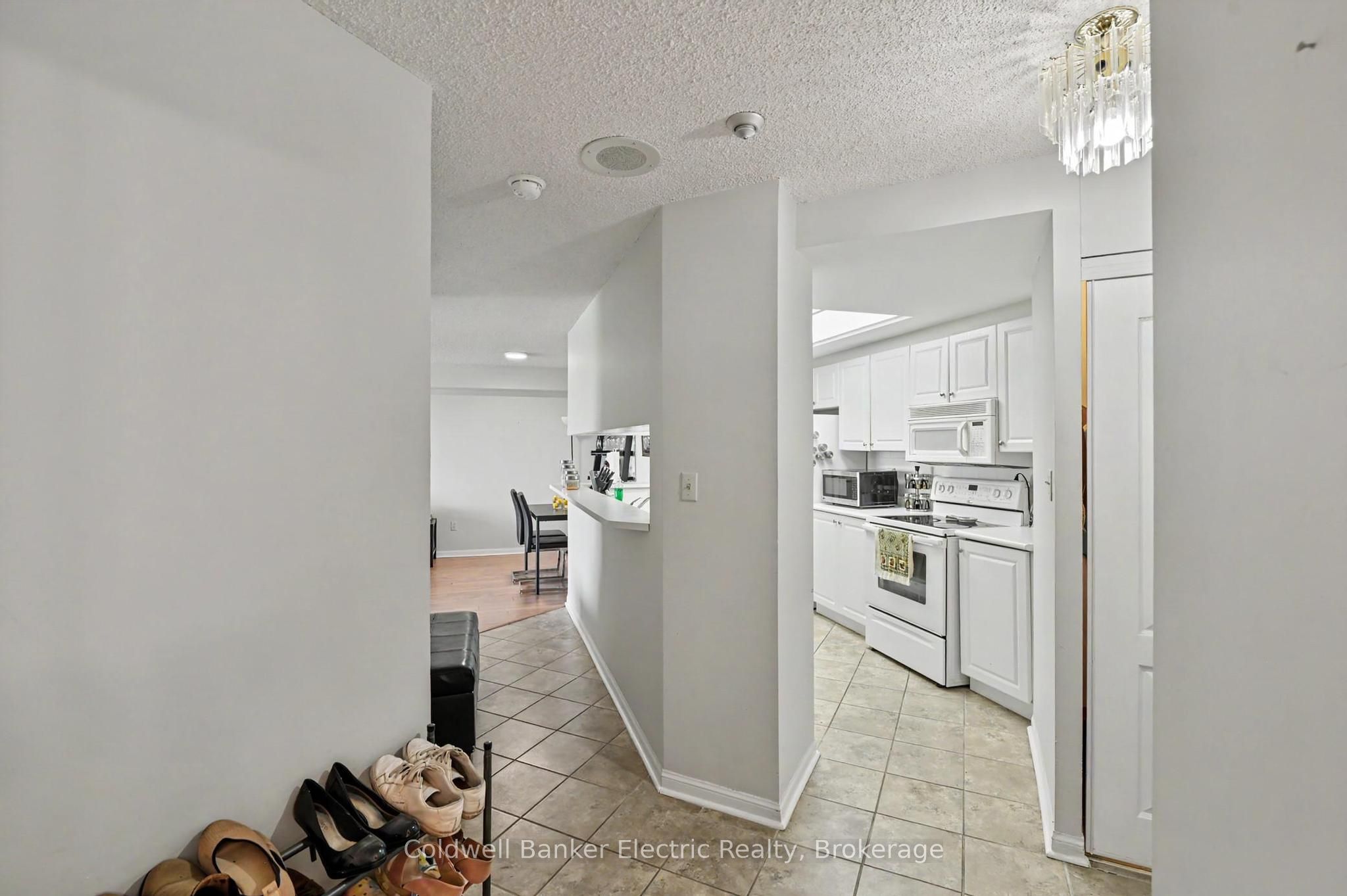 712 Rossland Road E 1011 Property Photo 25