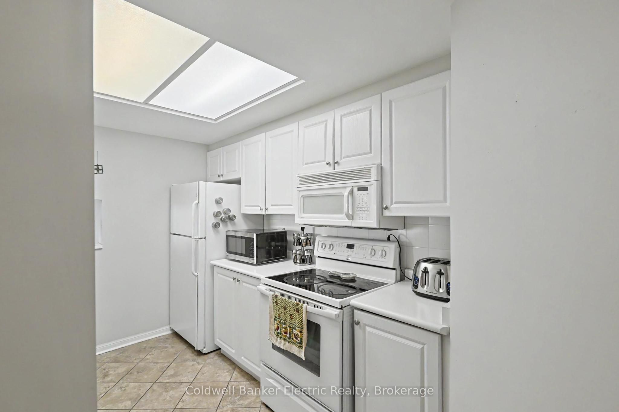 712 Rossland Road E 1011 Property Photo 26