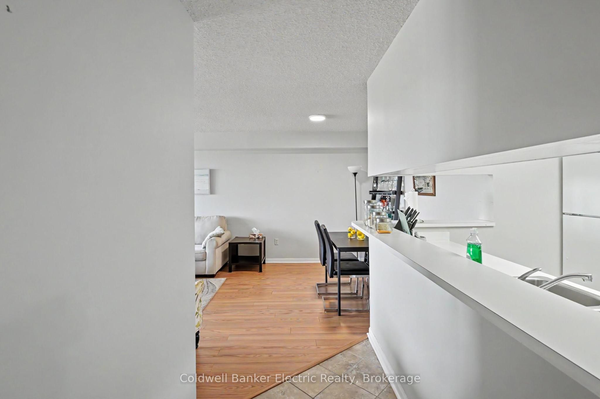 712 Rossland Road E 1011 Property Photo 28