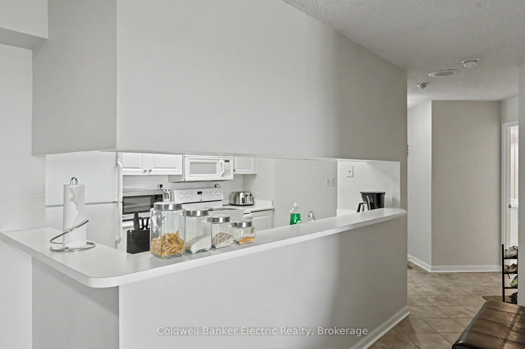 712 Rossland Road E 1011 Property Photo 29