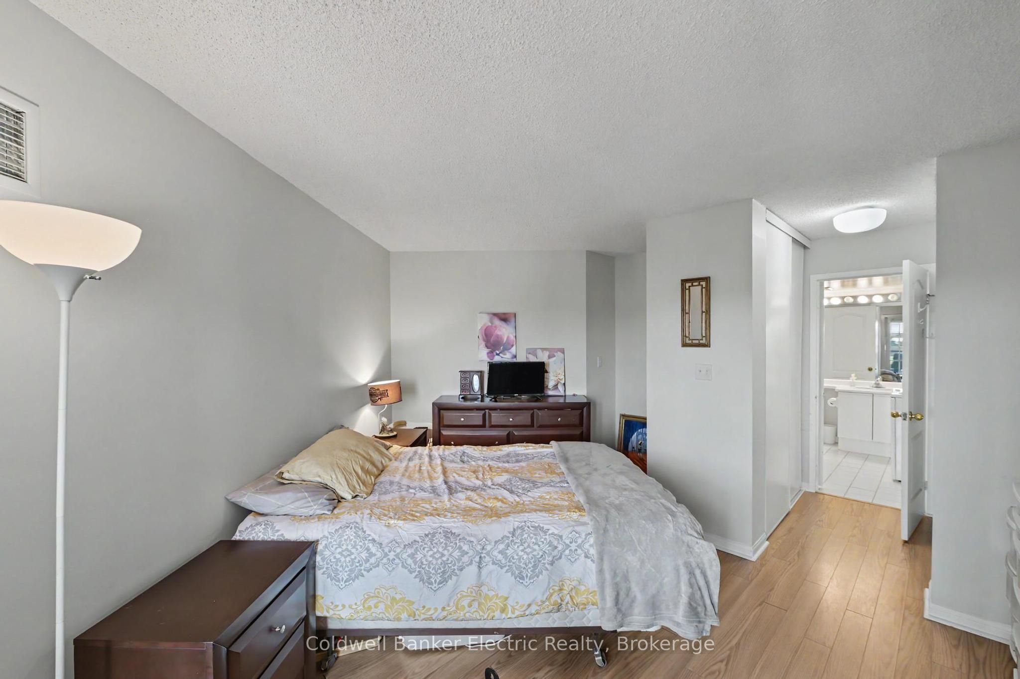 712 Rossland Road E 1011 Property Photo 39