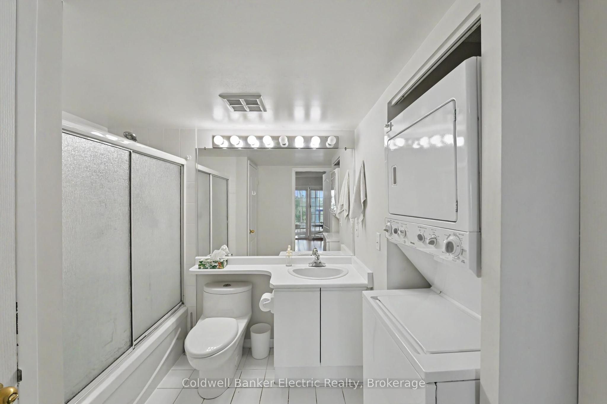 712 Rossland Road E 1011 Property Photo 40